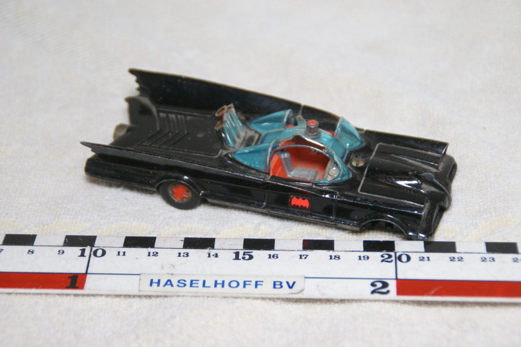 DSC08947 miniatuur Batmobile zwart ca 1op43 Corgi Toys