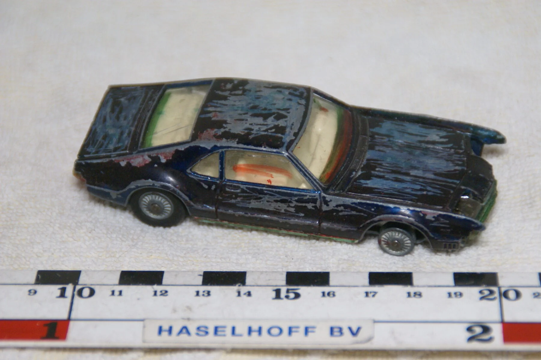 DSC08960 miniatuur Oldsmobile Toronado zwart ca 1op43 Corgi Toys