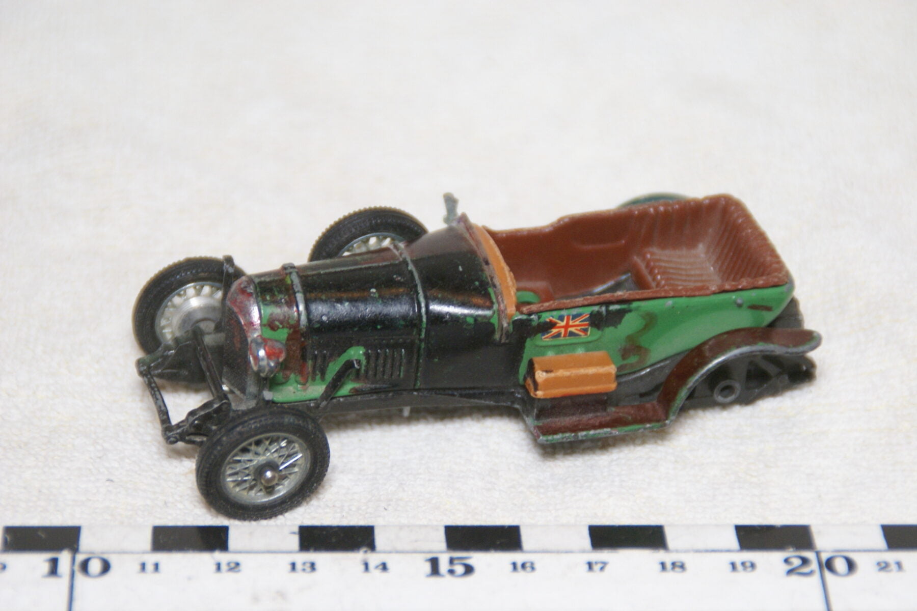 DSC08966 miniatuur ca 1927 Bentley groen ca 1op43 Corgi Toys