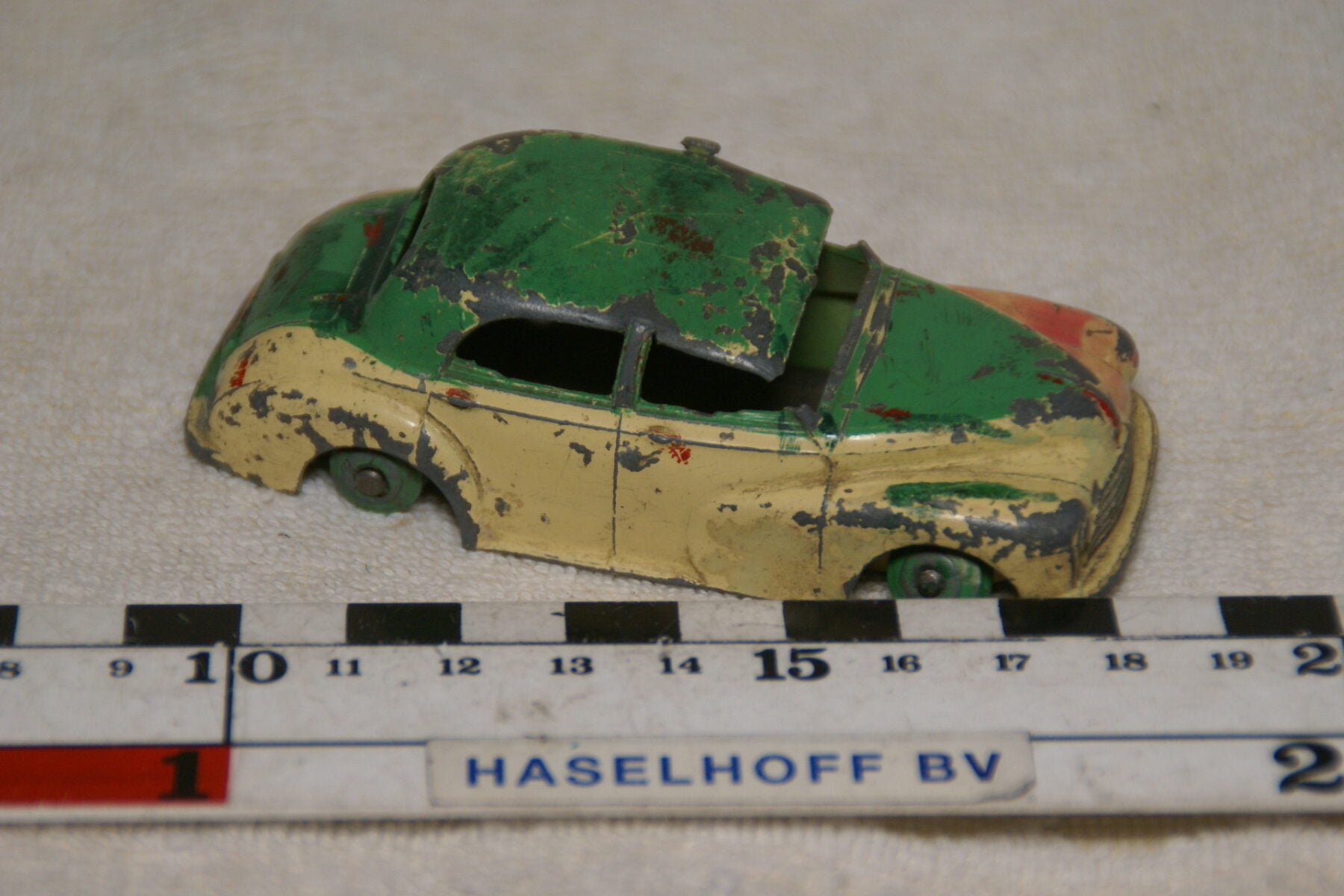 DSC08968 miniatuur Morris Oxford groen beige 1op43 Dinky Toys