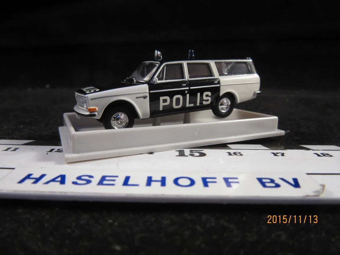 IMG_1012a miniatuur Volvo 145 polis SE 1op87 Brekina 157875 BRE29453 MB
