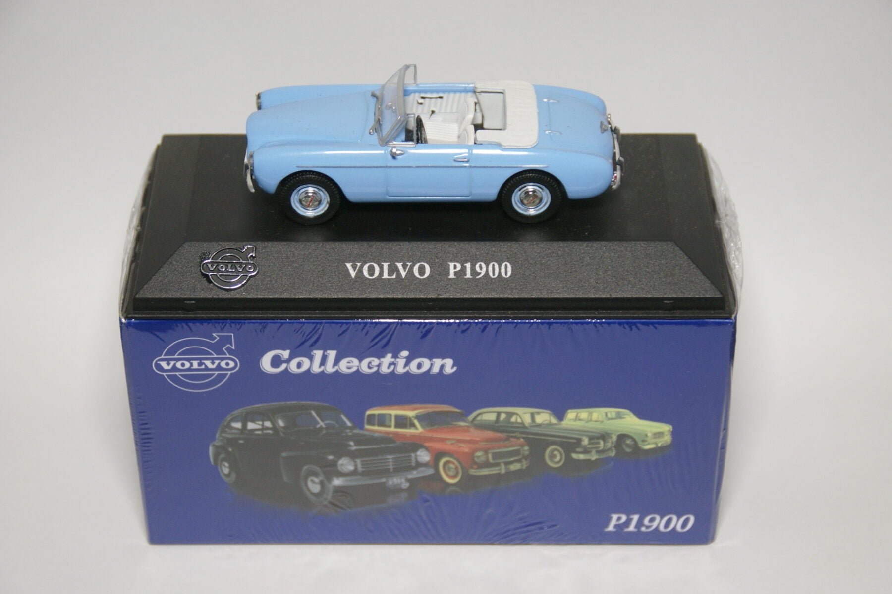DSC01090 miniatuur Volvo P1900 blauw 1op43 Atlas 09 nieuw