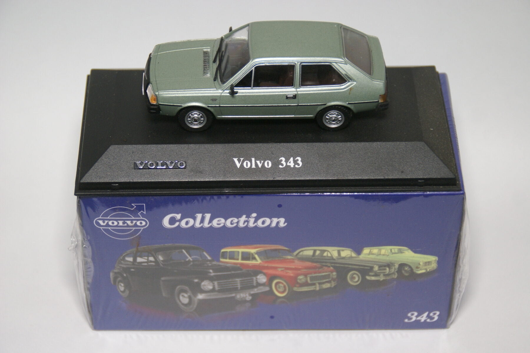 DSC01114 miniatuur Volvo 343 groen 1op43 Atlas 15 nieuw