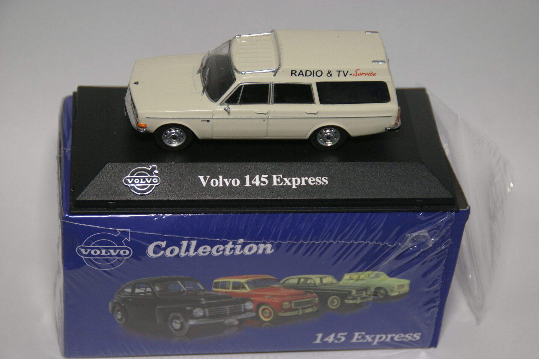 DSC01132 miniatuur Volvo 145 Express wit 1op43 Atlas 29 nieuw