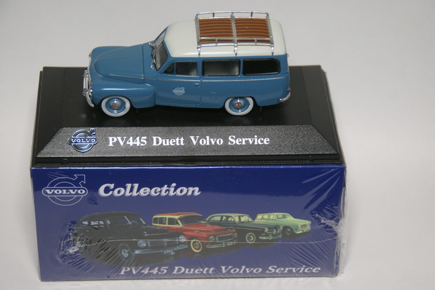 DSC01138 miniatuur Volvo 445 Duett blauw wit Volvo 1op43 Atlas 23 nieuw