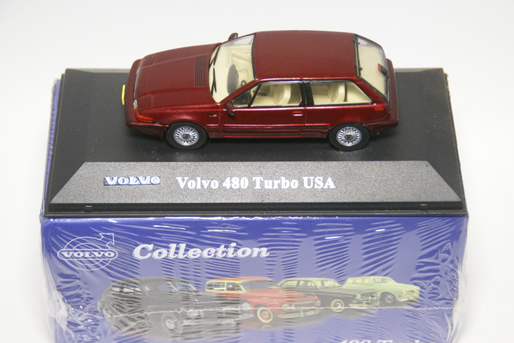 DSC01158 miniatuur Volvo 480 turbo USA rood 1op43 Atlas 34 nieuw
