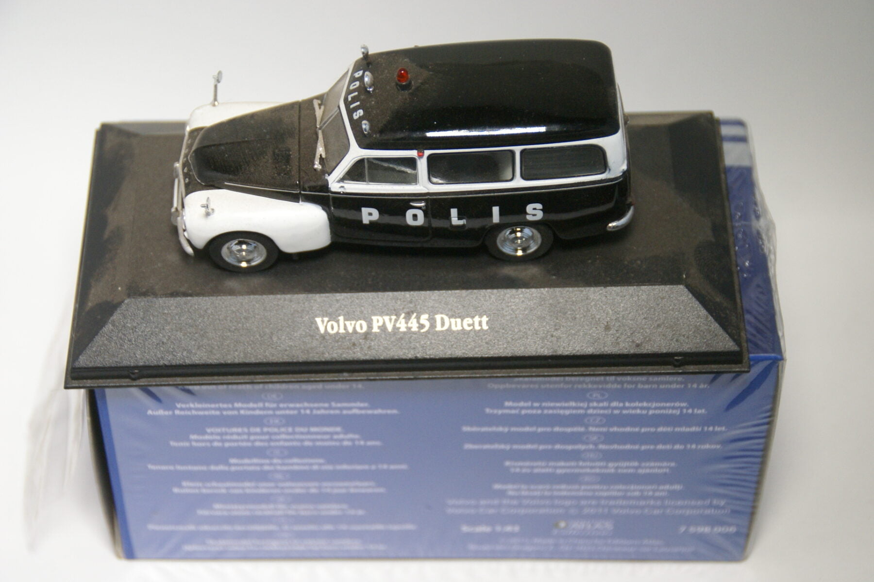DSC01164 miniatuur Volvo 445 Duett polis 1op43 Atlas 7598006 nieuw