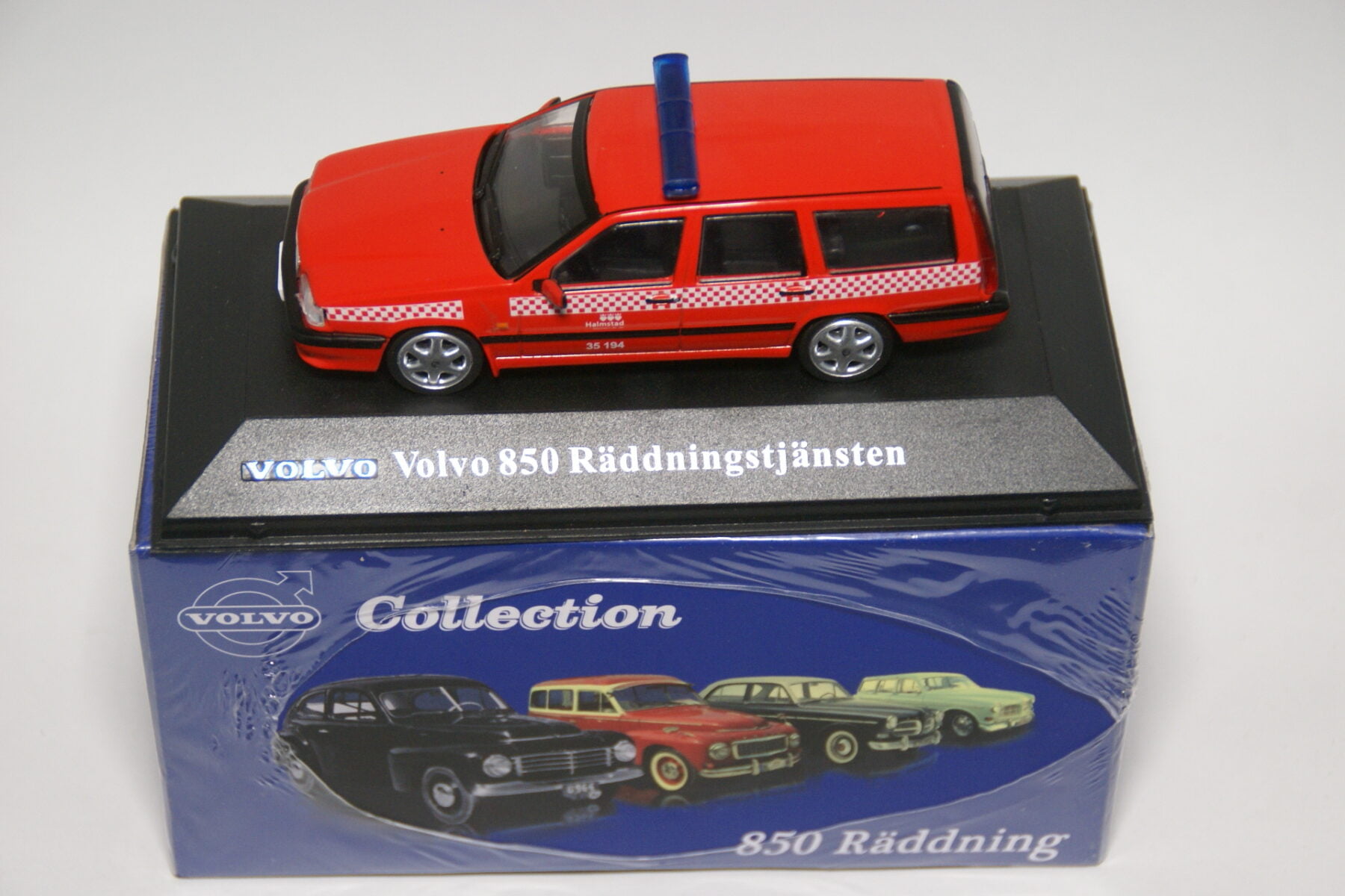 DSC01168 miniatuur Volvo 850 855 reddingsdienst rood 1op43 Atlas 87 nieuw