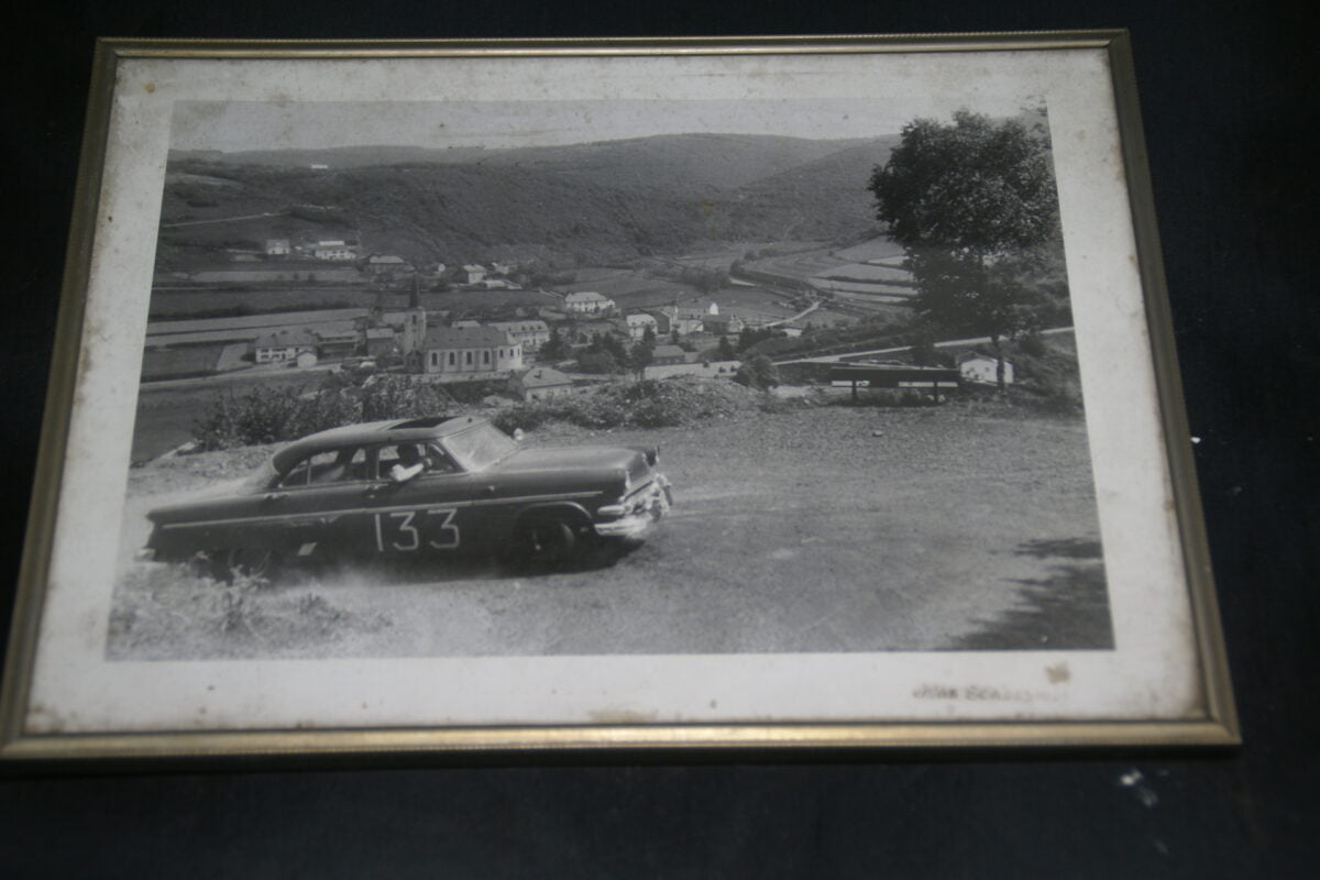 DSC01185 foto ingelijst Tulpenrally 1956 met amerikaan nr 133