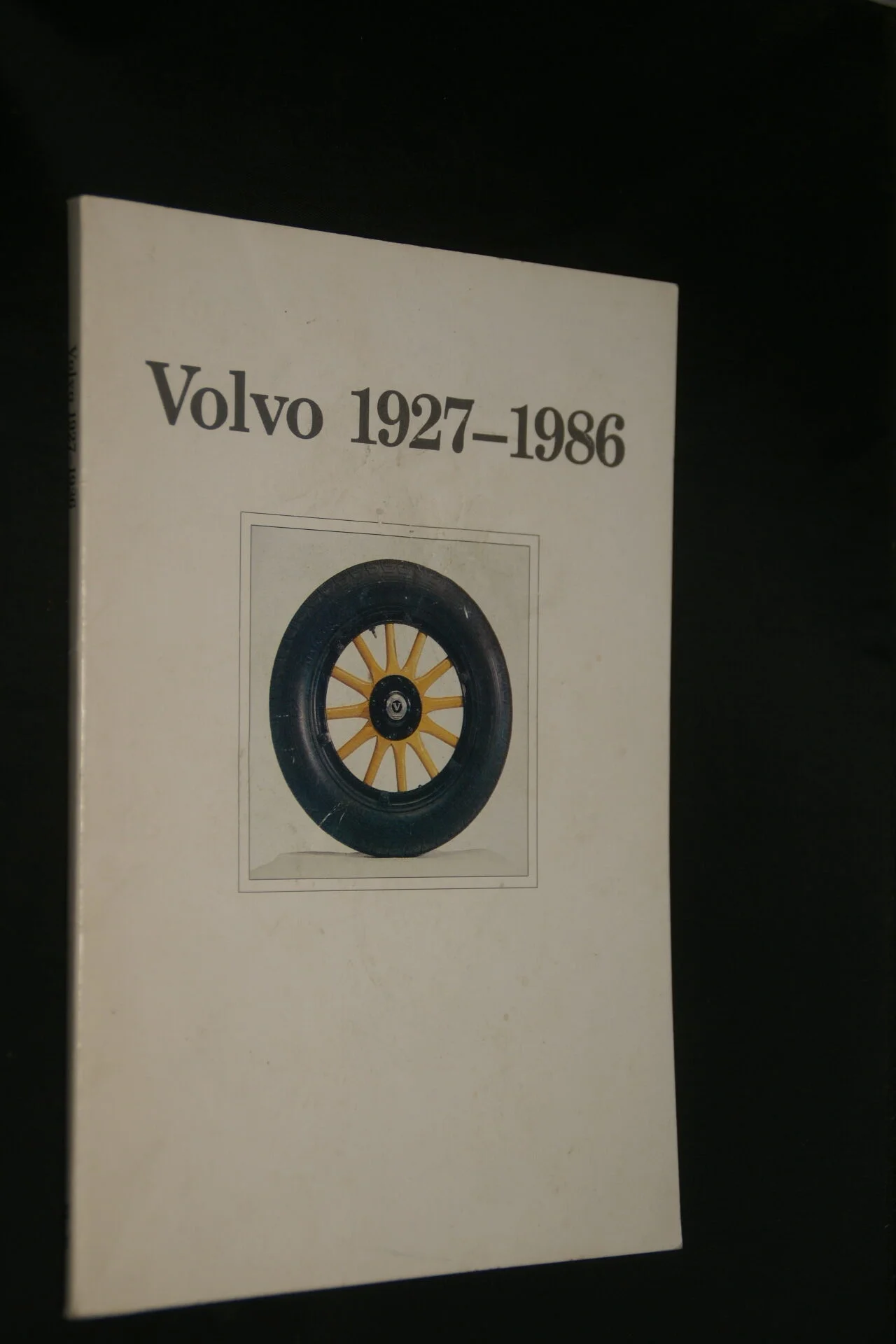 DSC01270 boek Volvo 1927-1986 860207