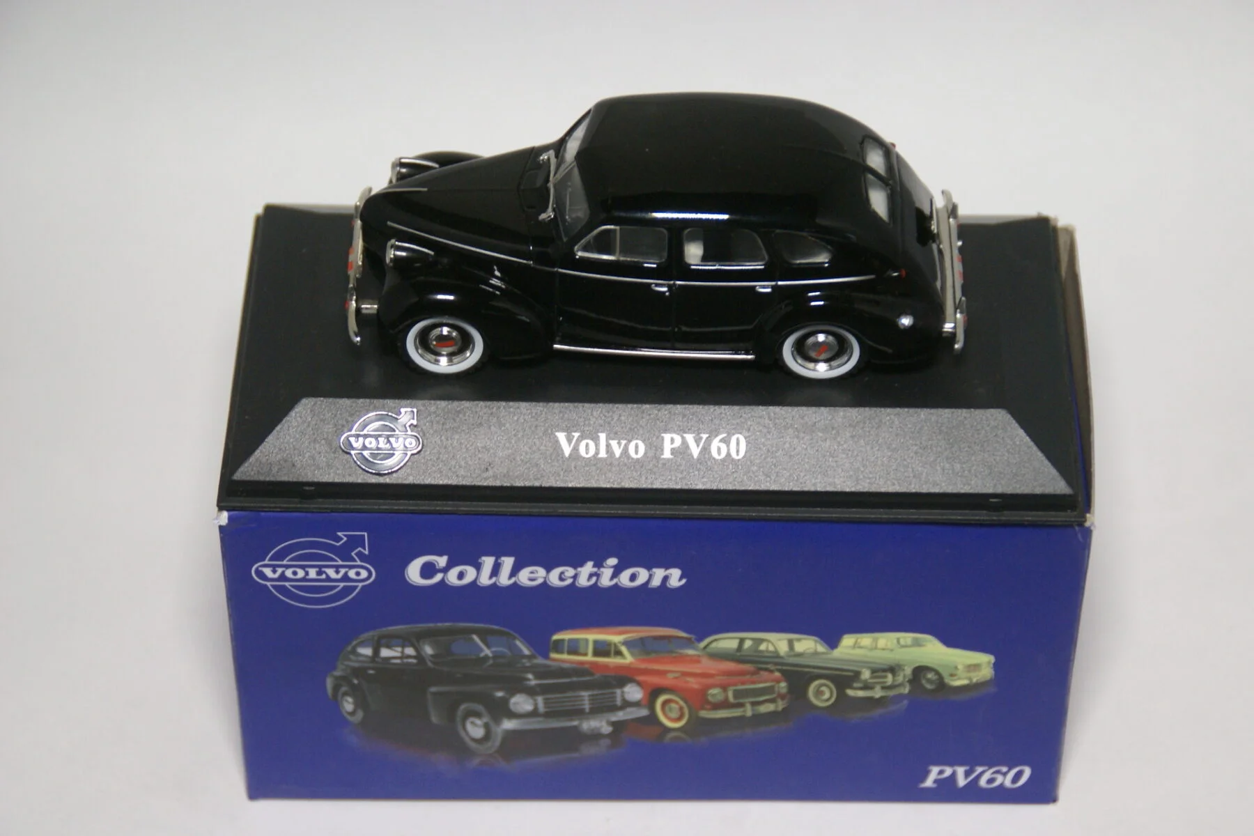 DSC01809 miniatuur Volvo PV60 zwart 1op43 Atlas 005 mint in doos 33