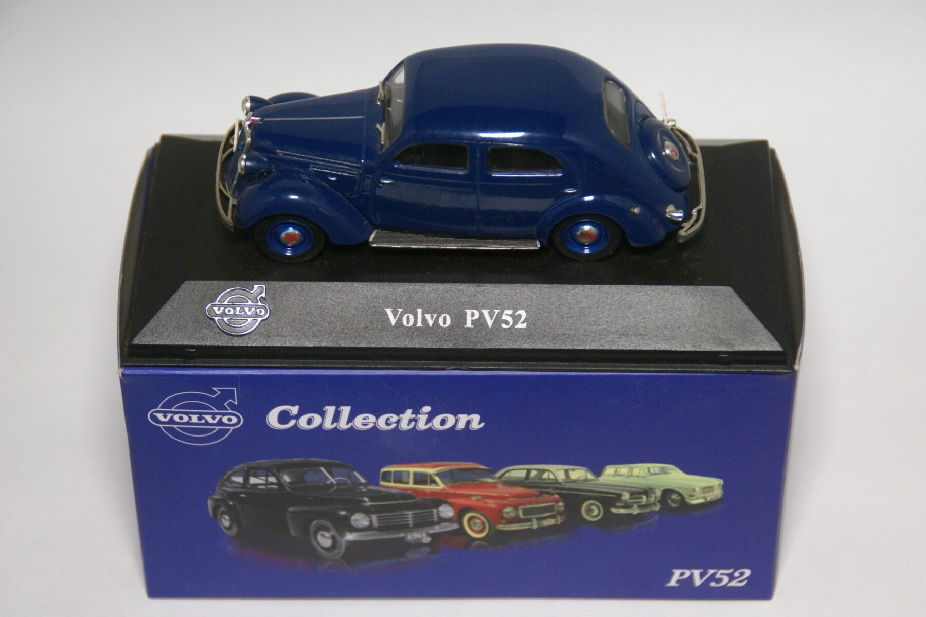 DSC01811 miniatuur Volvo PV52 blauw 1op43 Atlas 013 mint in doos