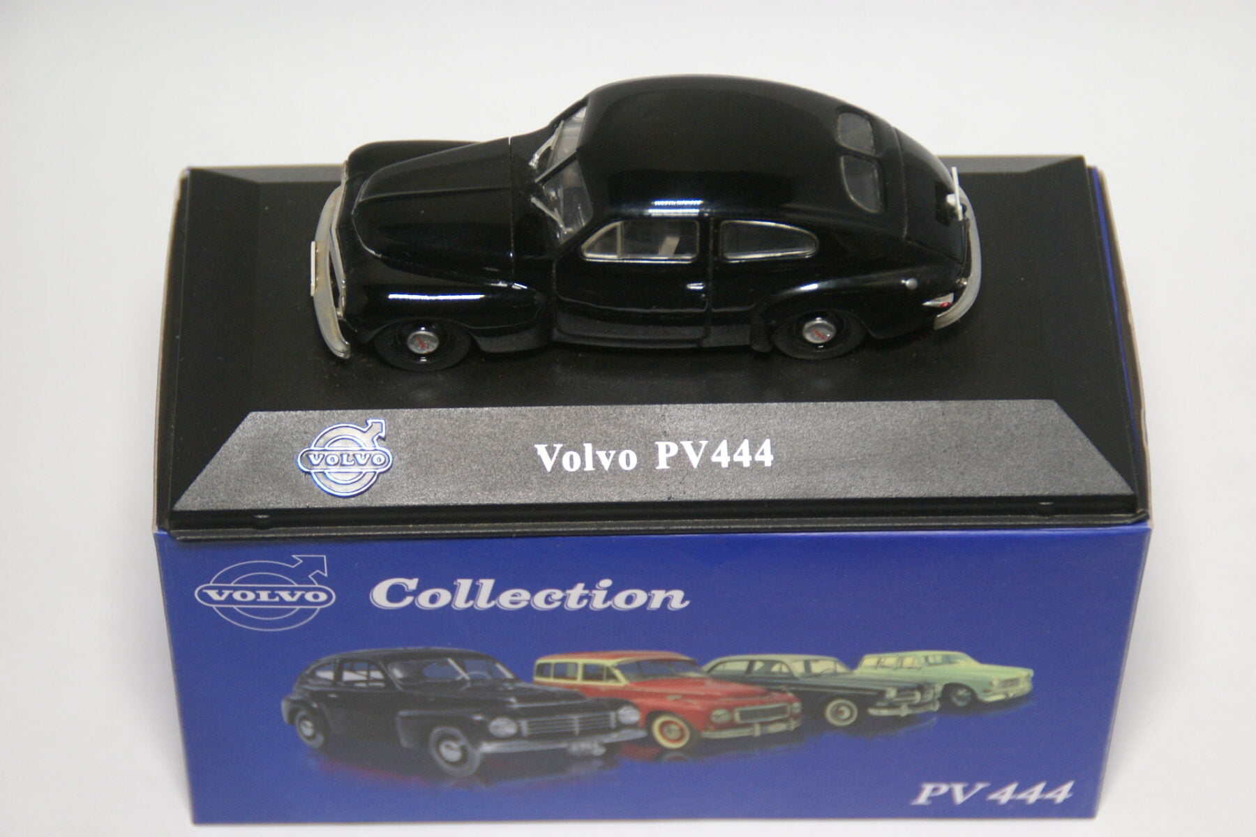 DSC01819 miniatuur Volvo PV444 zwart 1op43 Atlas 001 mint in doos