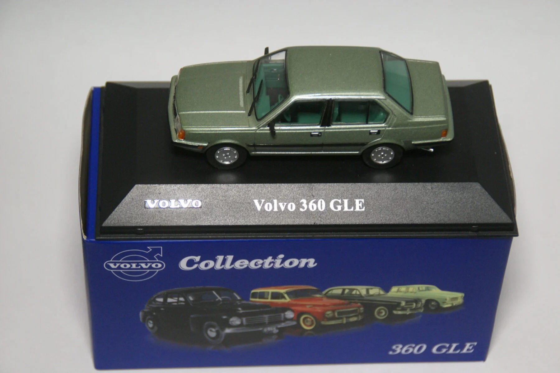 DSC01827 miniatuur Volvo 360GLE groen 1op43 Atlas 048 mint in doos 33