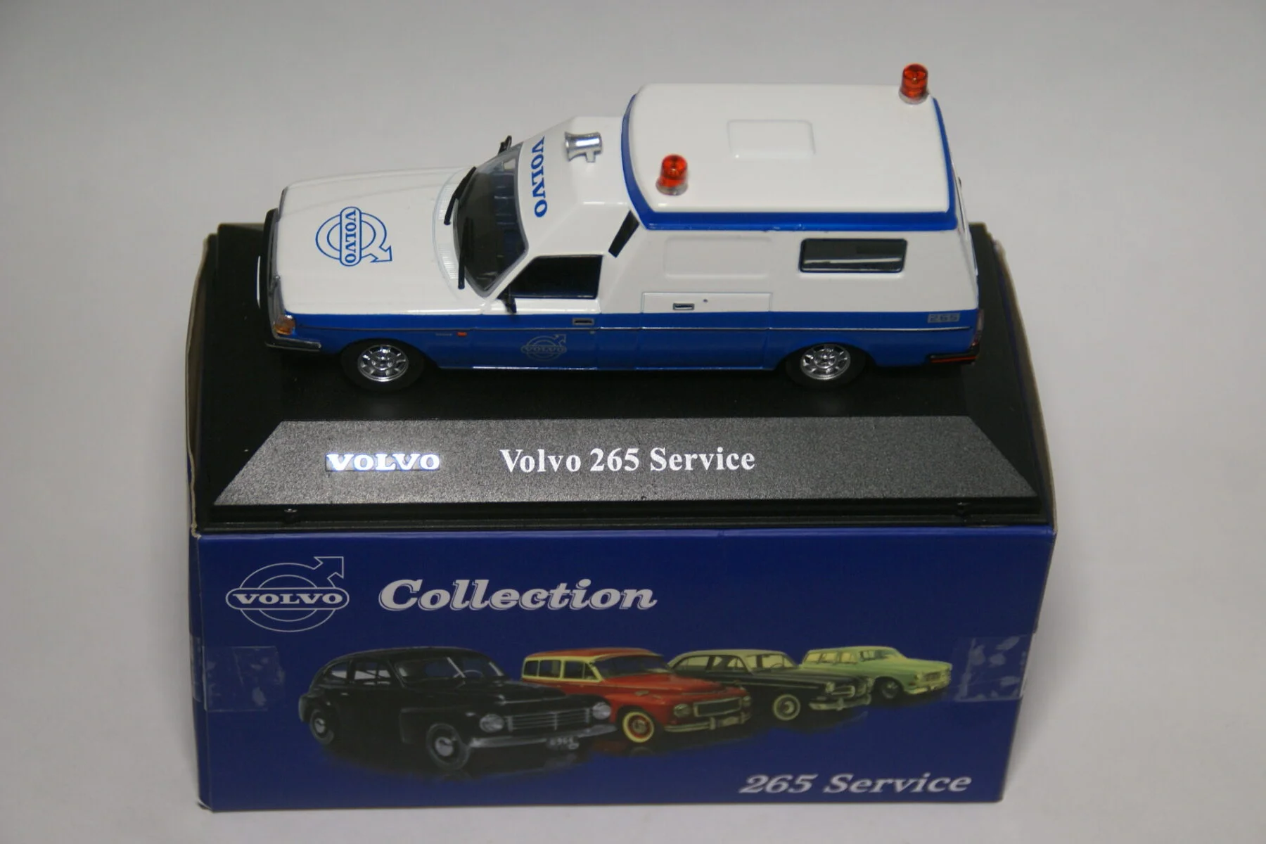 DSC01835 miniatuur Volvo 265 Service blauwwit 1op43 Atlas 081 mint in doos