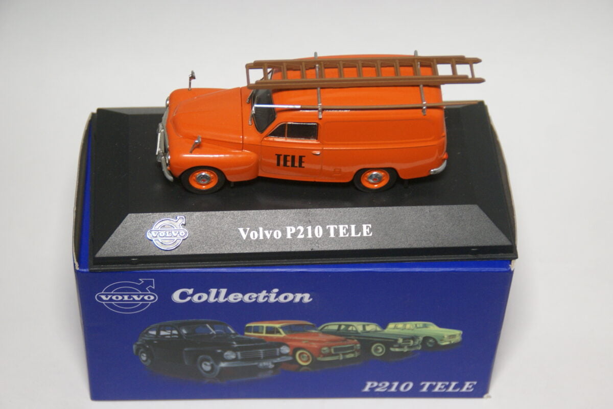 DSC01839 miniatuur Volvo 210 TELE oranje 1op43 Atlas 050 mint in doos