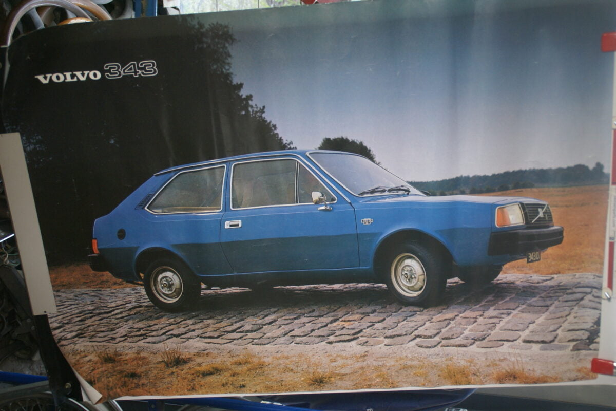 DSC02152 ca 1977 Volvo 343 blauw poster