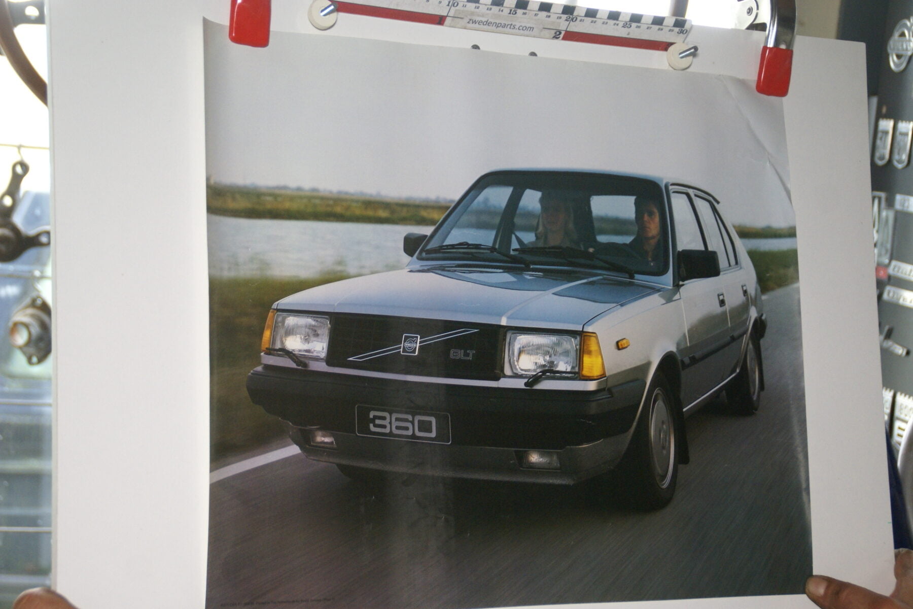 DSC02183 1985 Volvo 360GLT grijs poster ASPCARBV1858