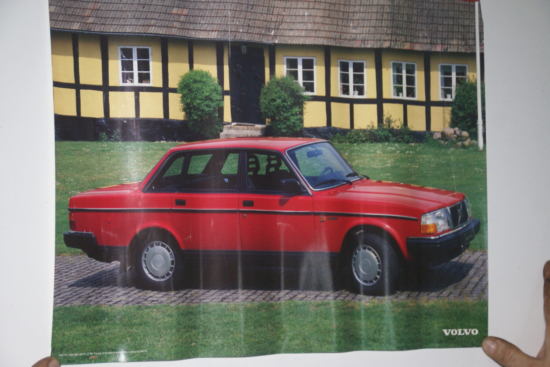 DSC02301 Volvo 244 rood poster 1905-86