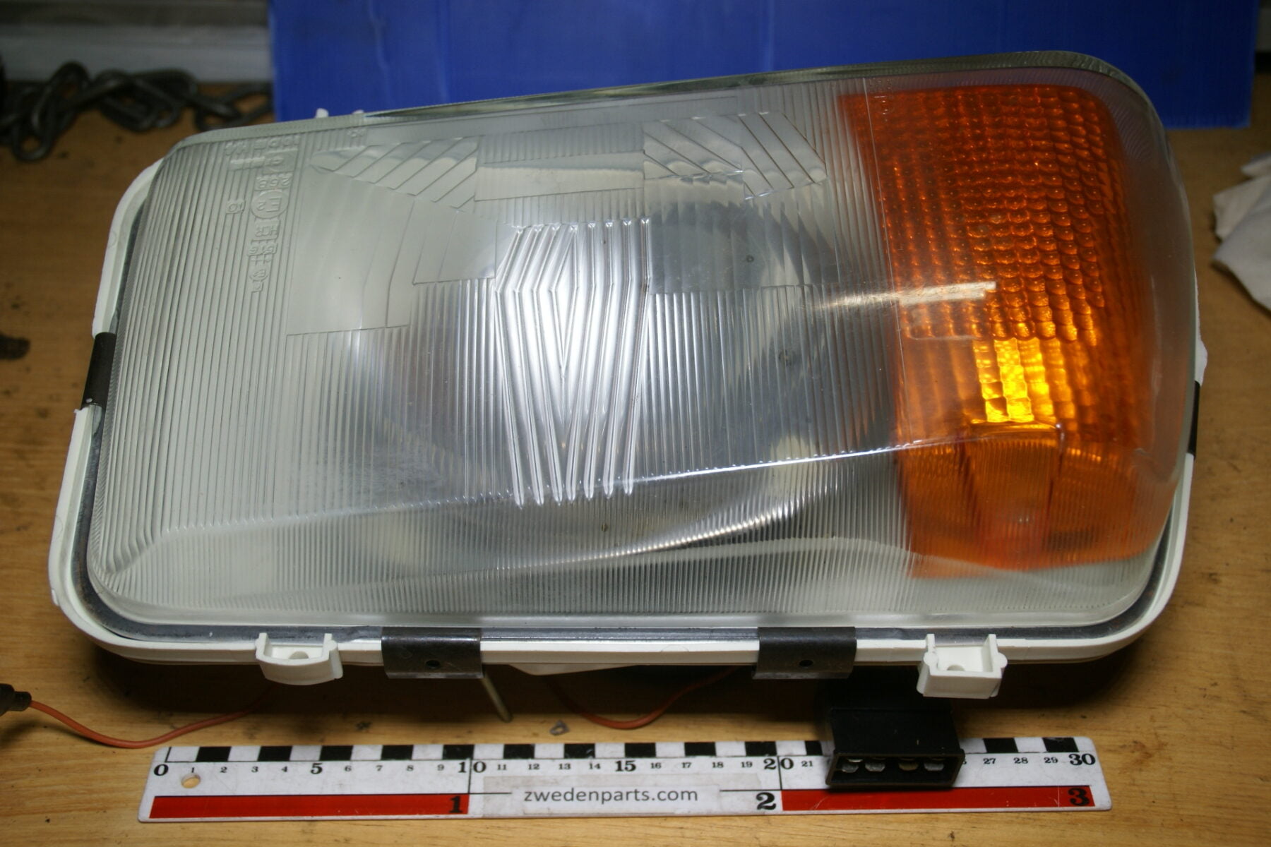 DSC02546 koplamp Volvo 3279676 NOS