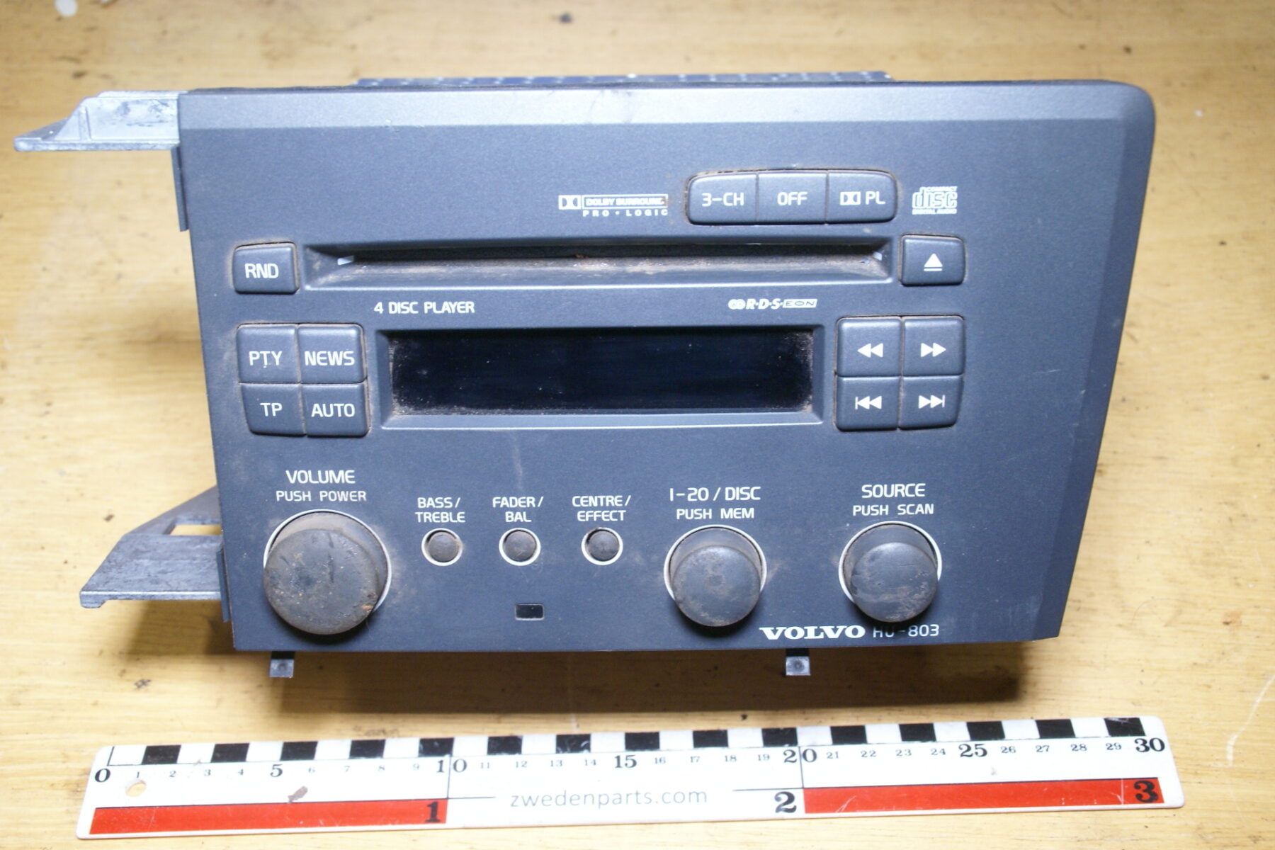 DSC02774 Volvo 60 70 radio 803 cassette CD, geen code 8651155