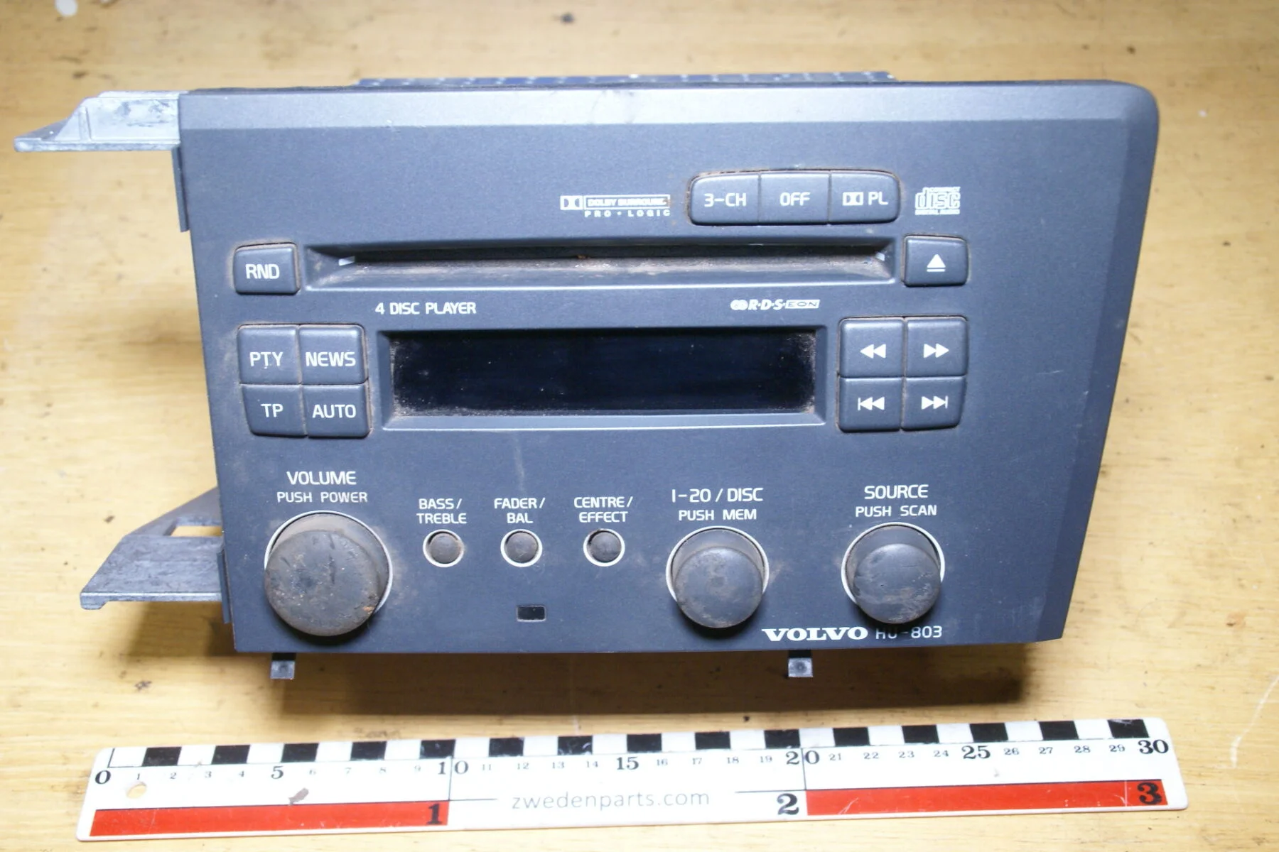 DSC02774 Volvo 60 70 radio 803 cassette CD, geen code 8651155