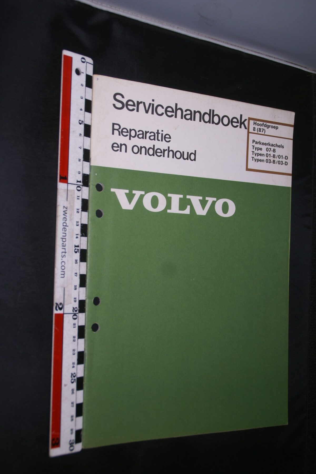 DSC03485 1980 handleiding Volvo 240 260 parkeerkachels 1 van 800 TP30207 1 rotated