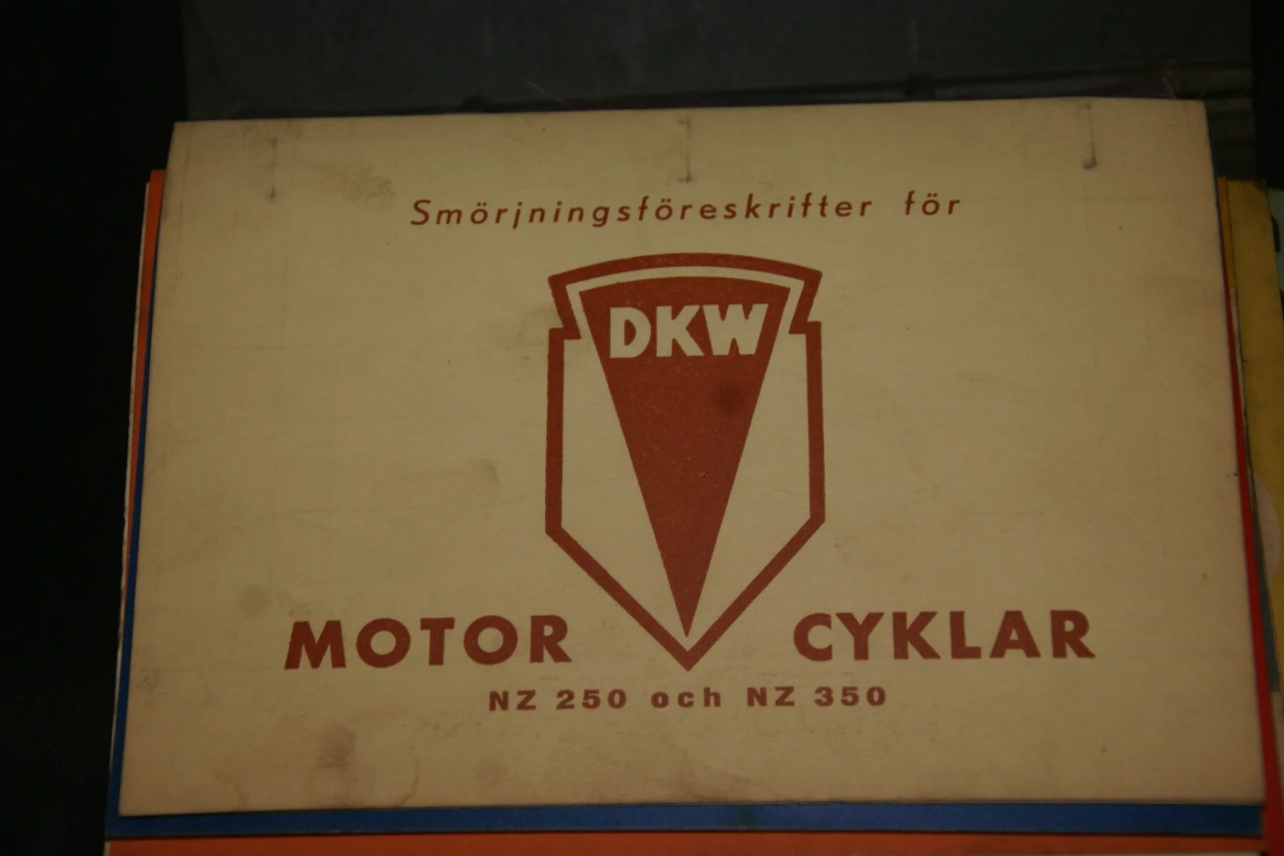 DSC03772 1939 kaart met smeerschema DKW NZ250 NZ350 motor Svenskt 1