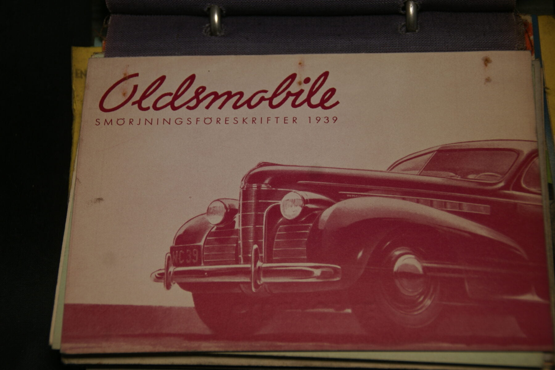 DSC03785 1939 kaart met smeerschema Oldsmobile Svenskt