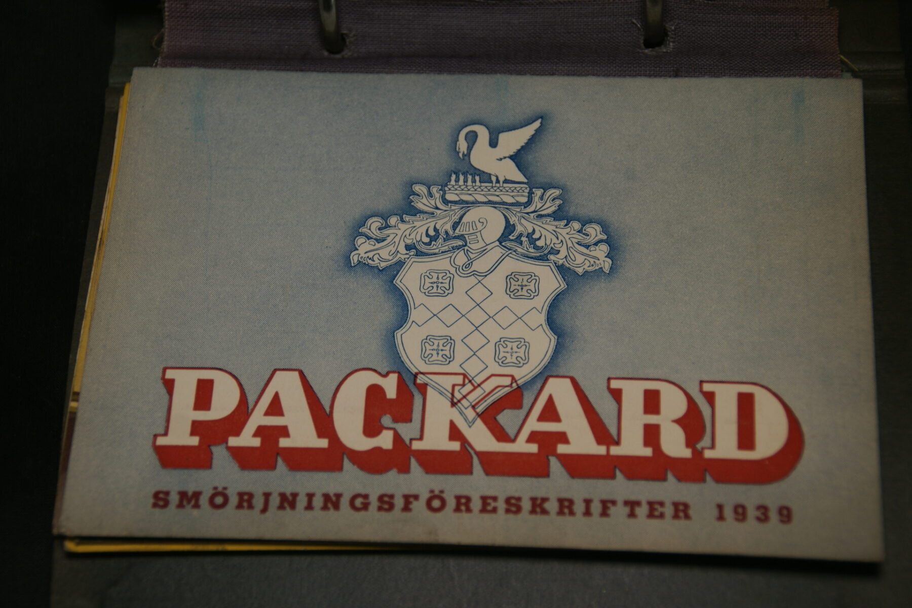 DSC03798 1939 kaart met smeerschema Packard Svenskt