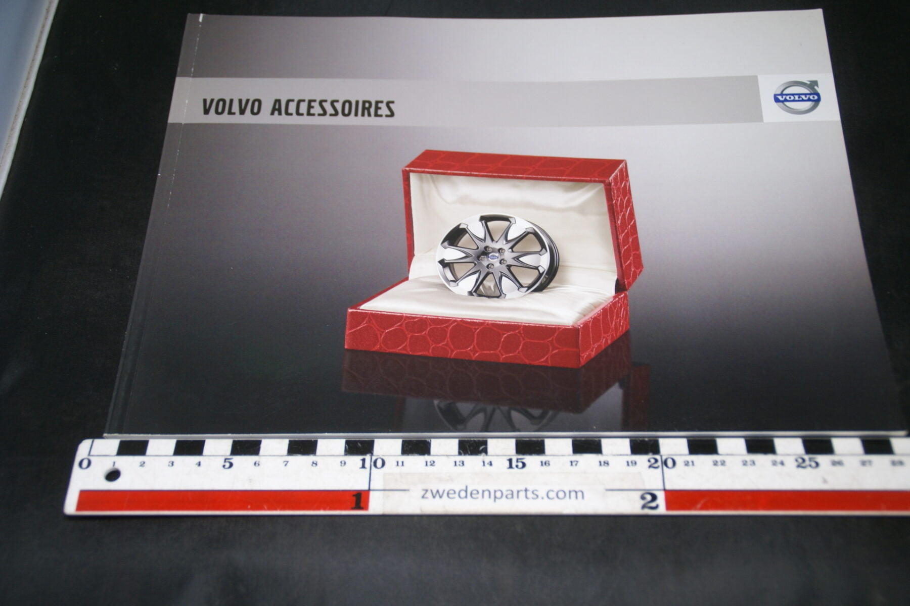 DSC03880 2008 brochure Volvo accessoires SPVCC00039