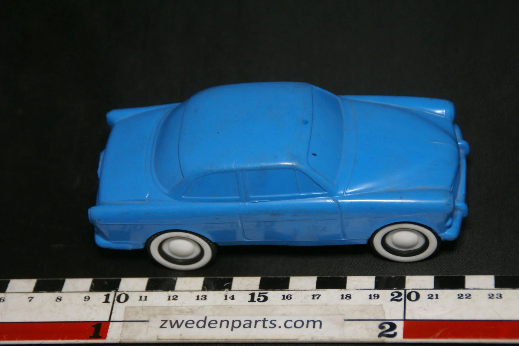 DSC03964 miniatuur Volvo 130 Amazon blauw Combiplay Alskog