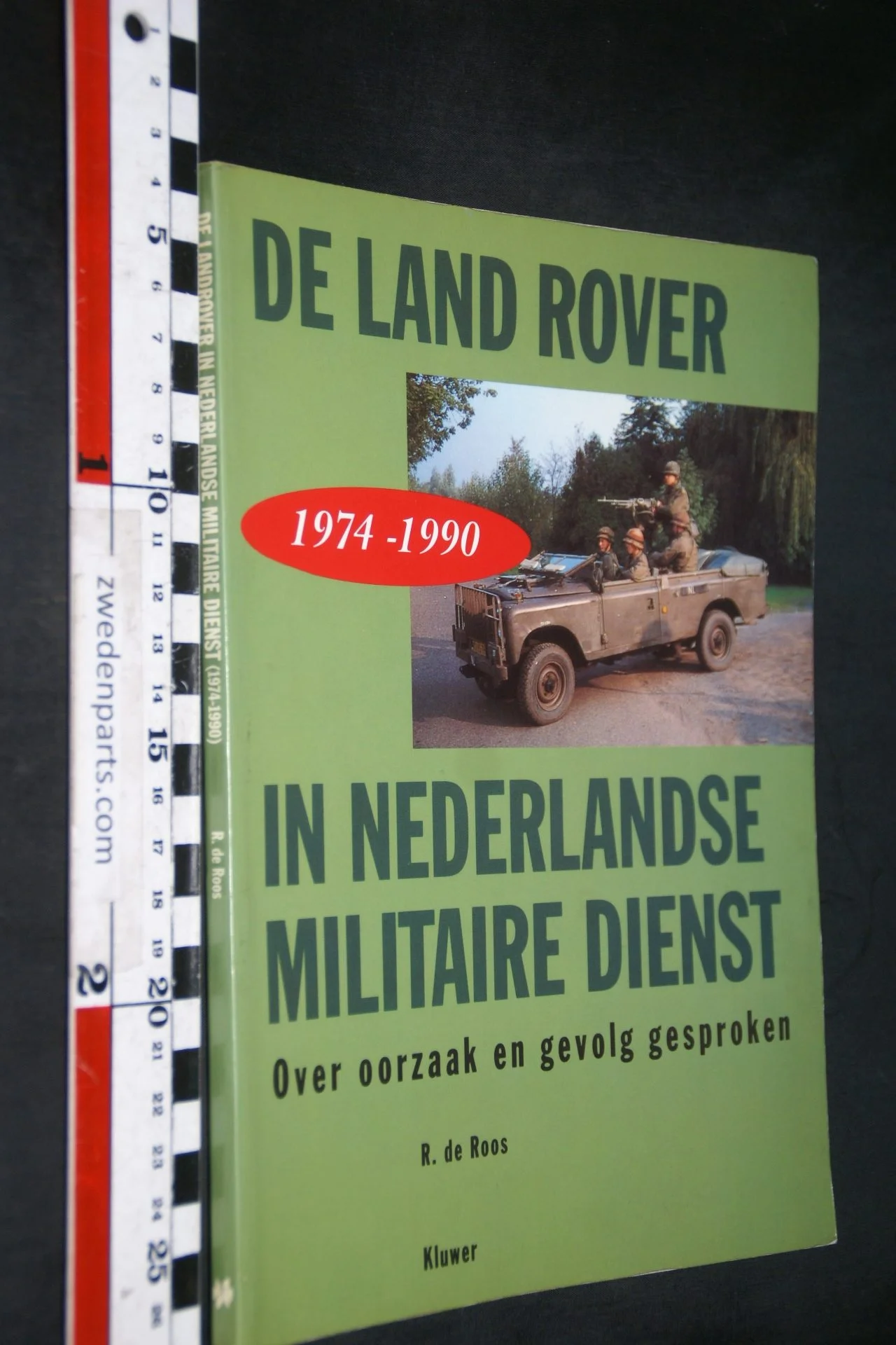 DSC03988 boek de LandRover in Nederlandse militaire dienst 1974 1990 rotated