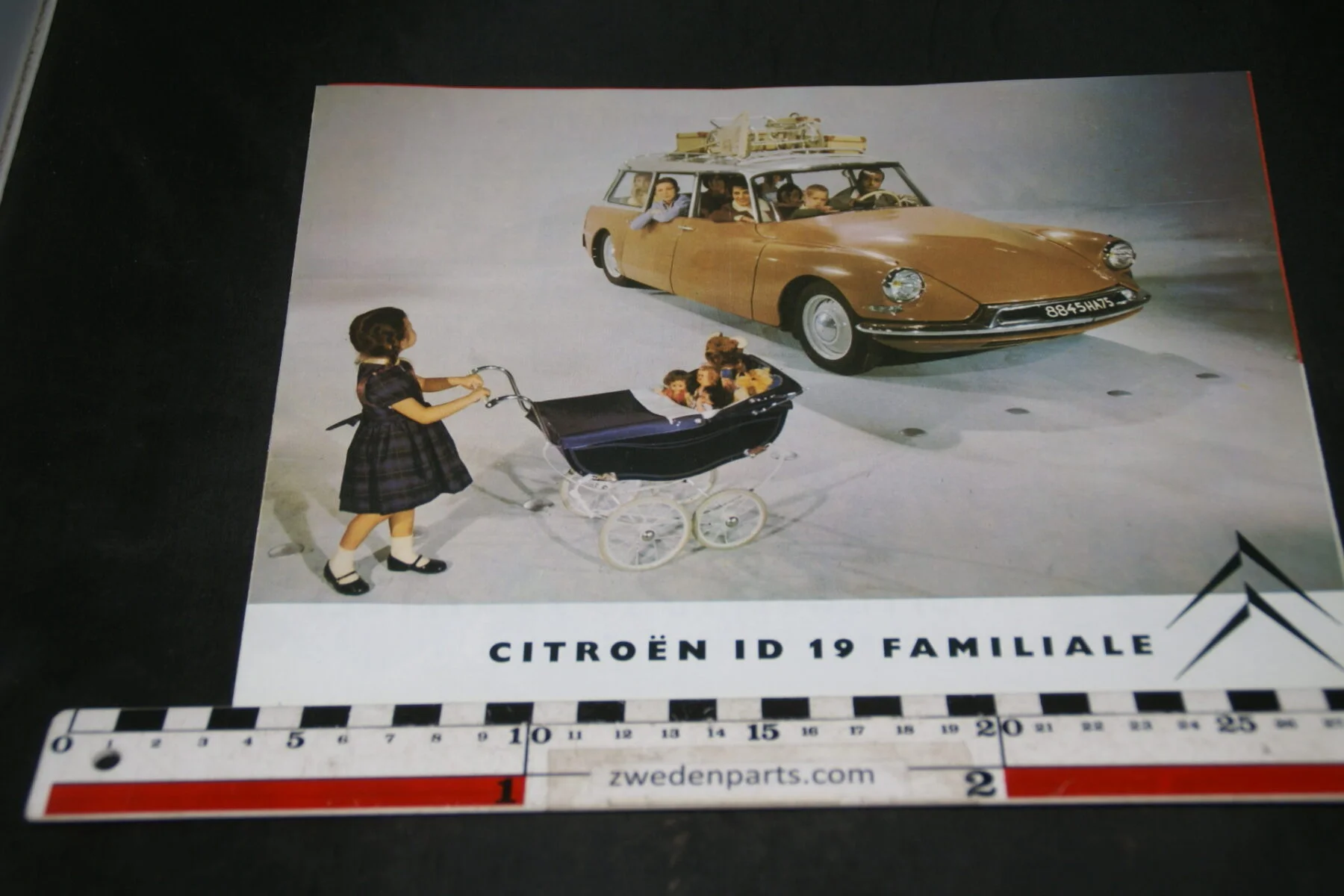 DSC04690 1960 brochure Citroen DS ID Familiale 10.059 Svenskt