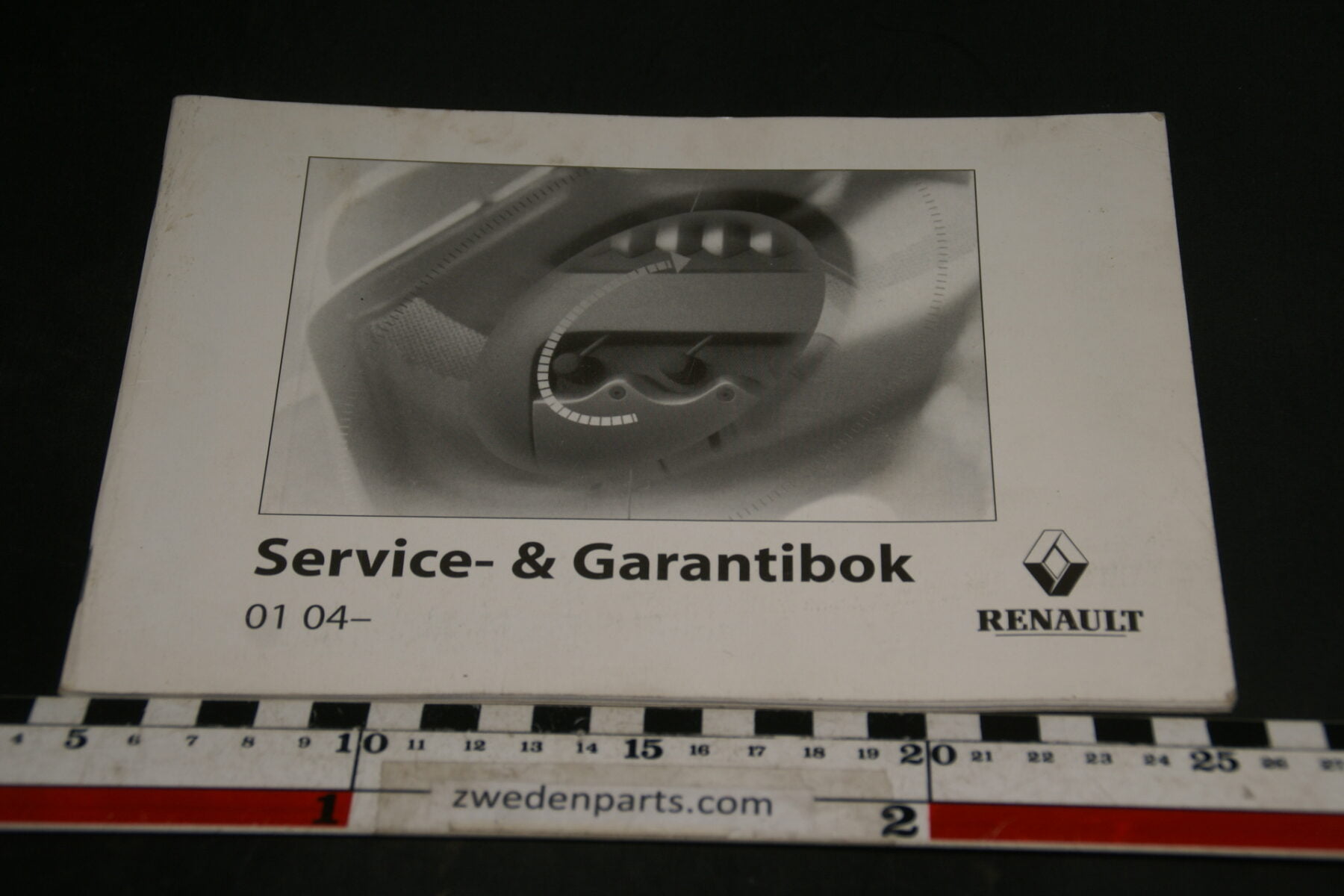 DSC04920 2004 Renault Service sn Gaerantieboek