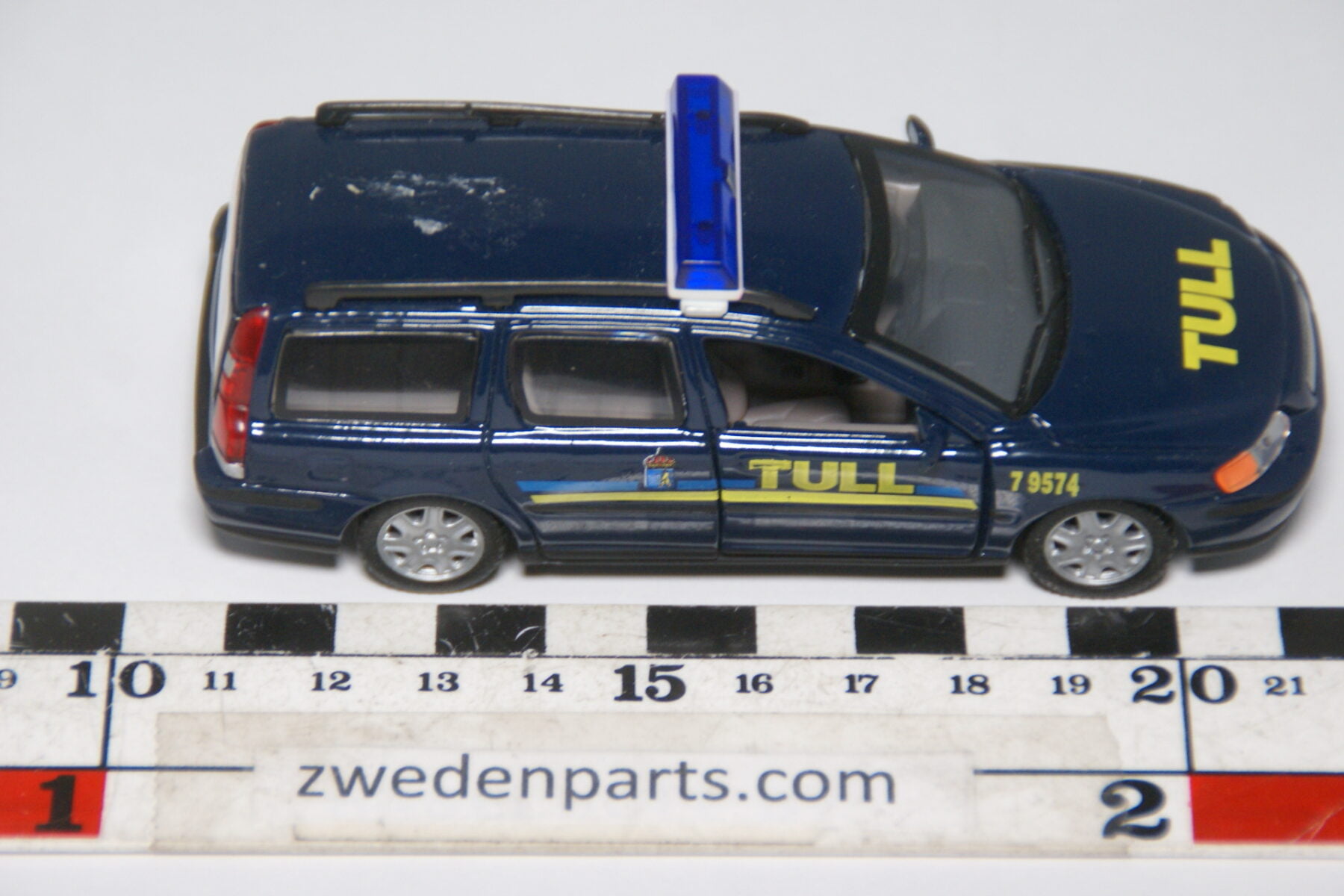 DSC04157 2000 miniatuur Volvo V70 Tull blauw 1op43 Hongwell Mint
