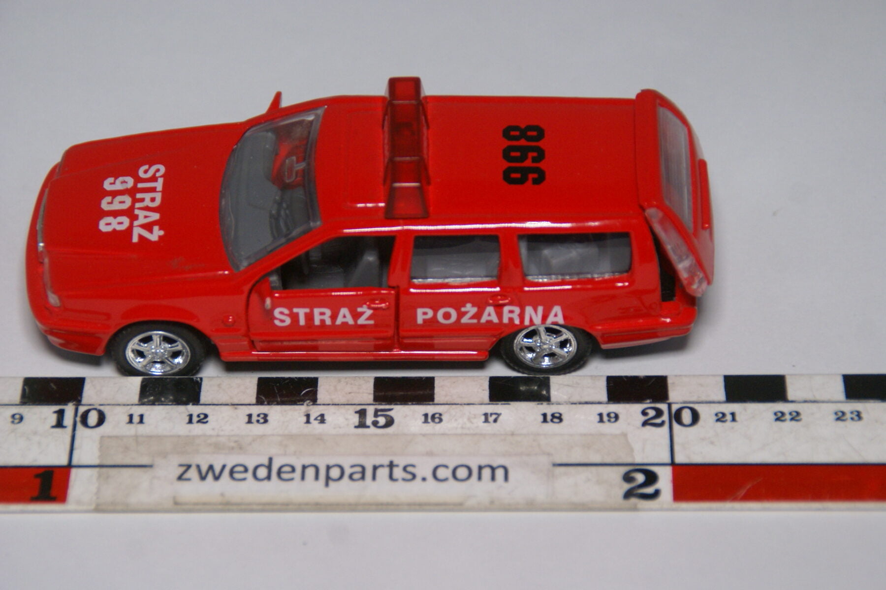 DSC04164 miniatuur Volvo V70 Straz Pozarna rood 1op43 Poland Mint