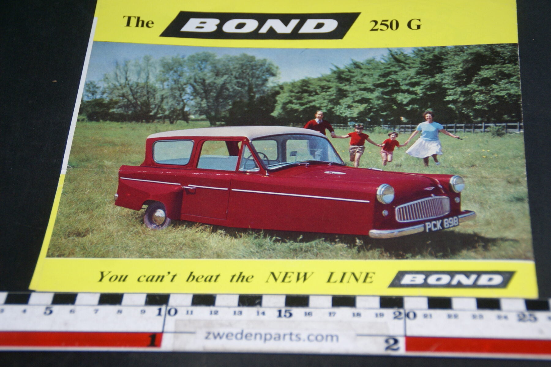 DSC05276 brochure Bond 250GT