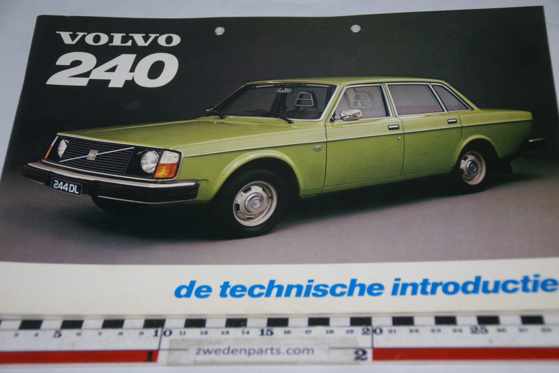 DSC05554 augustus 1974 boek Volvo 240 nr de technische introductie TP 88339-1