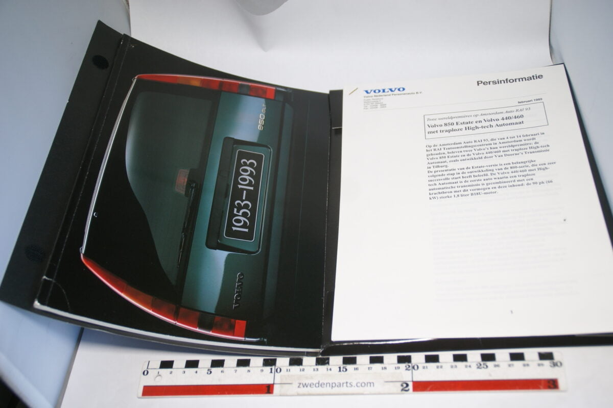 DSC06264 persmap 1991 Volvo 850 GLT met prijslijst, brochure, foto’s en persbericht