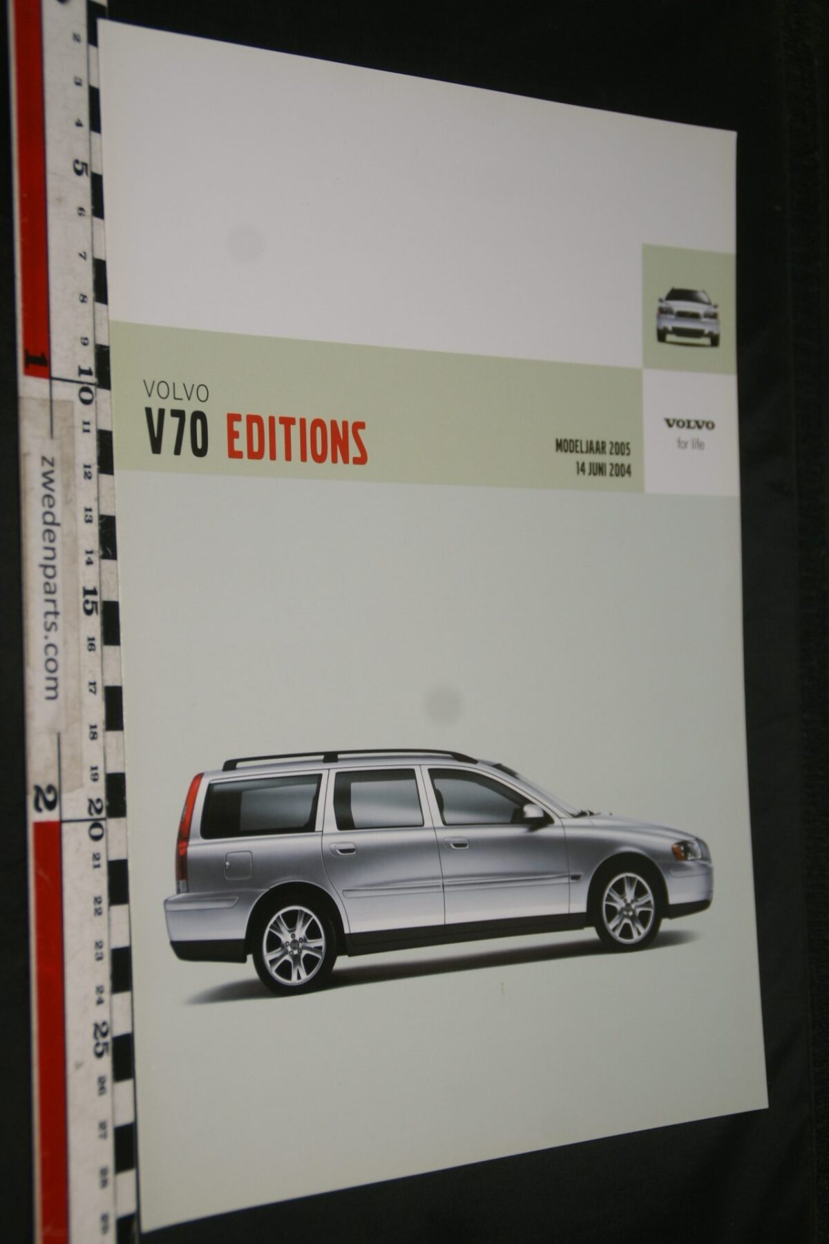DSC06340 2005 brochure Volvo V70 Editions nr MY05 10-04-V1