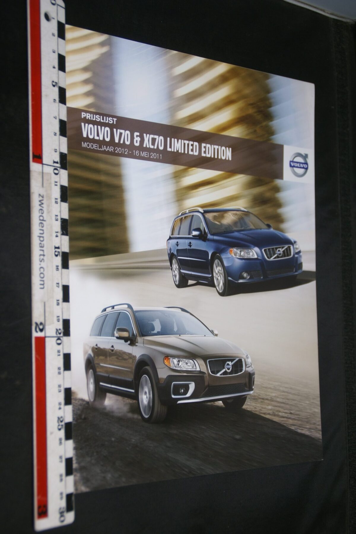 DSC06345 2011 brochure Volvo V70 en XC70 Limited Edition nr MY12 05-2011-V2