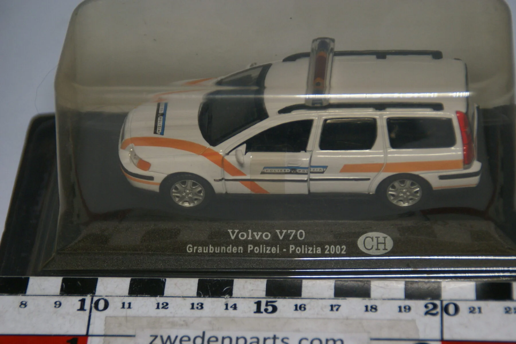 DSC06873 2002 Volvo V70 II Graubunden Polizei wit 1op43 MB