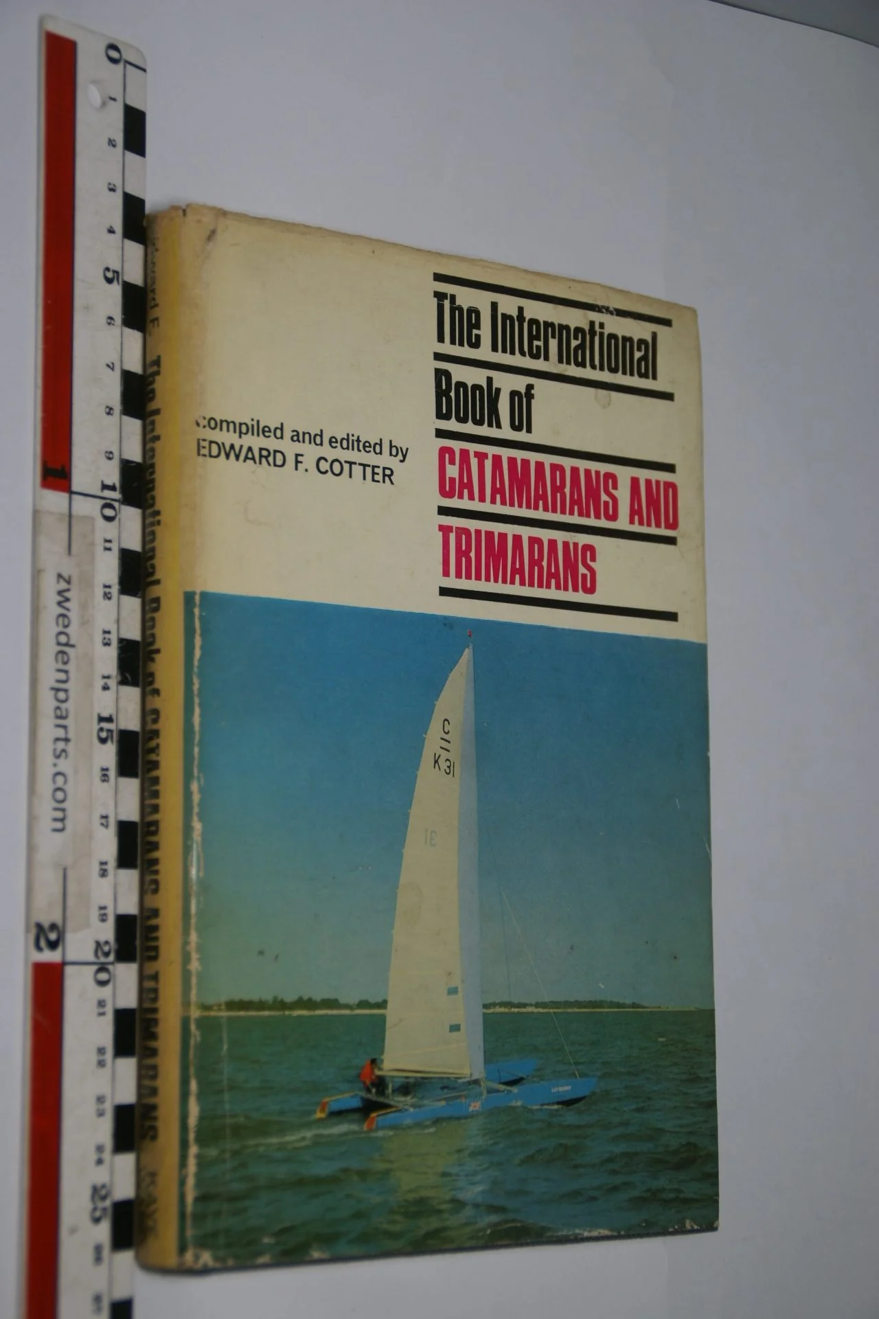 DSC06900 The international book of Catamarans and Trimarans by Edward Cotter, English