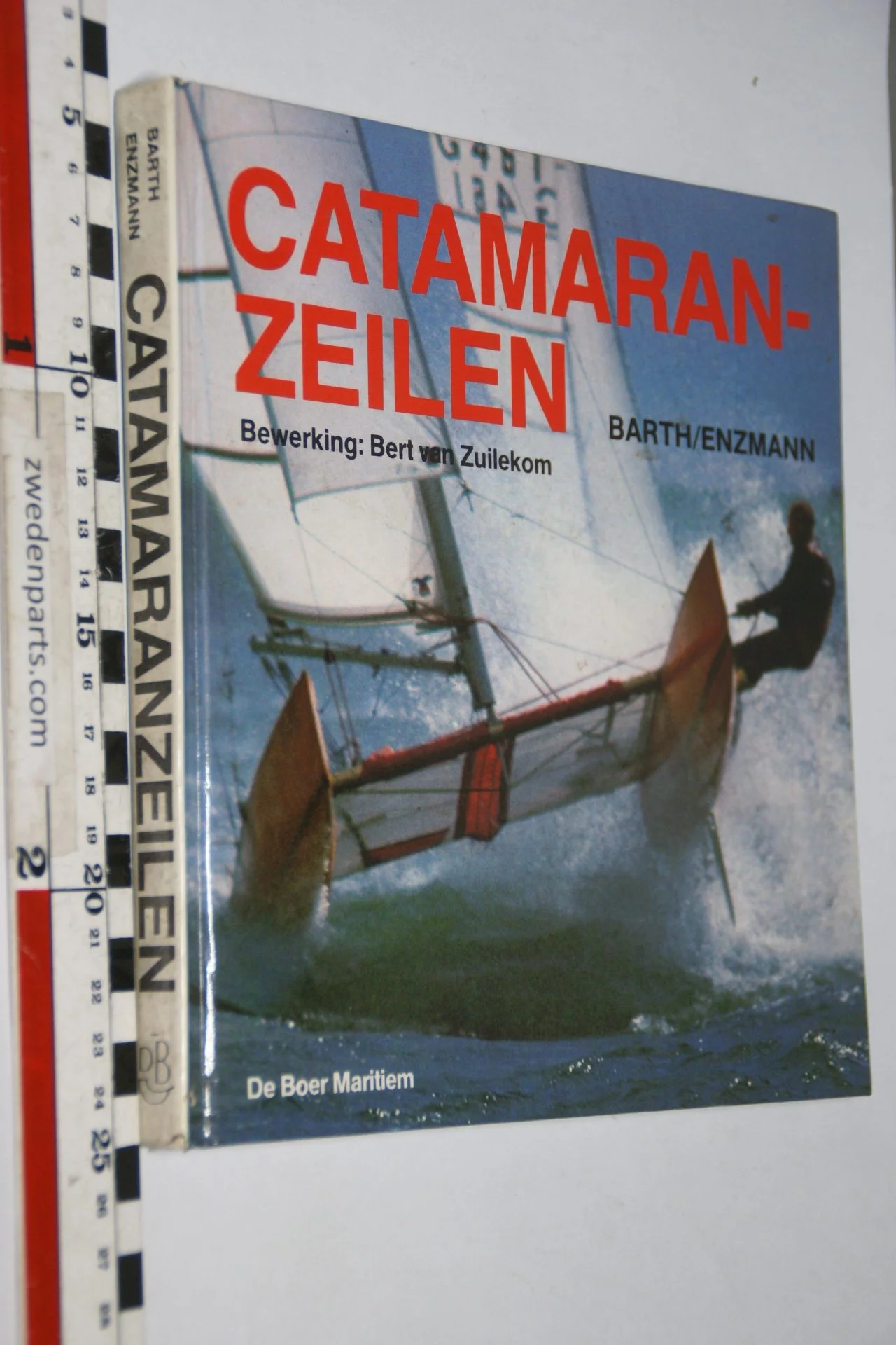 DSC06926 1982 boek Catamaran zeilen van Barth-Enzmann  ISBN 90228129499