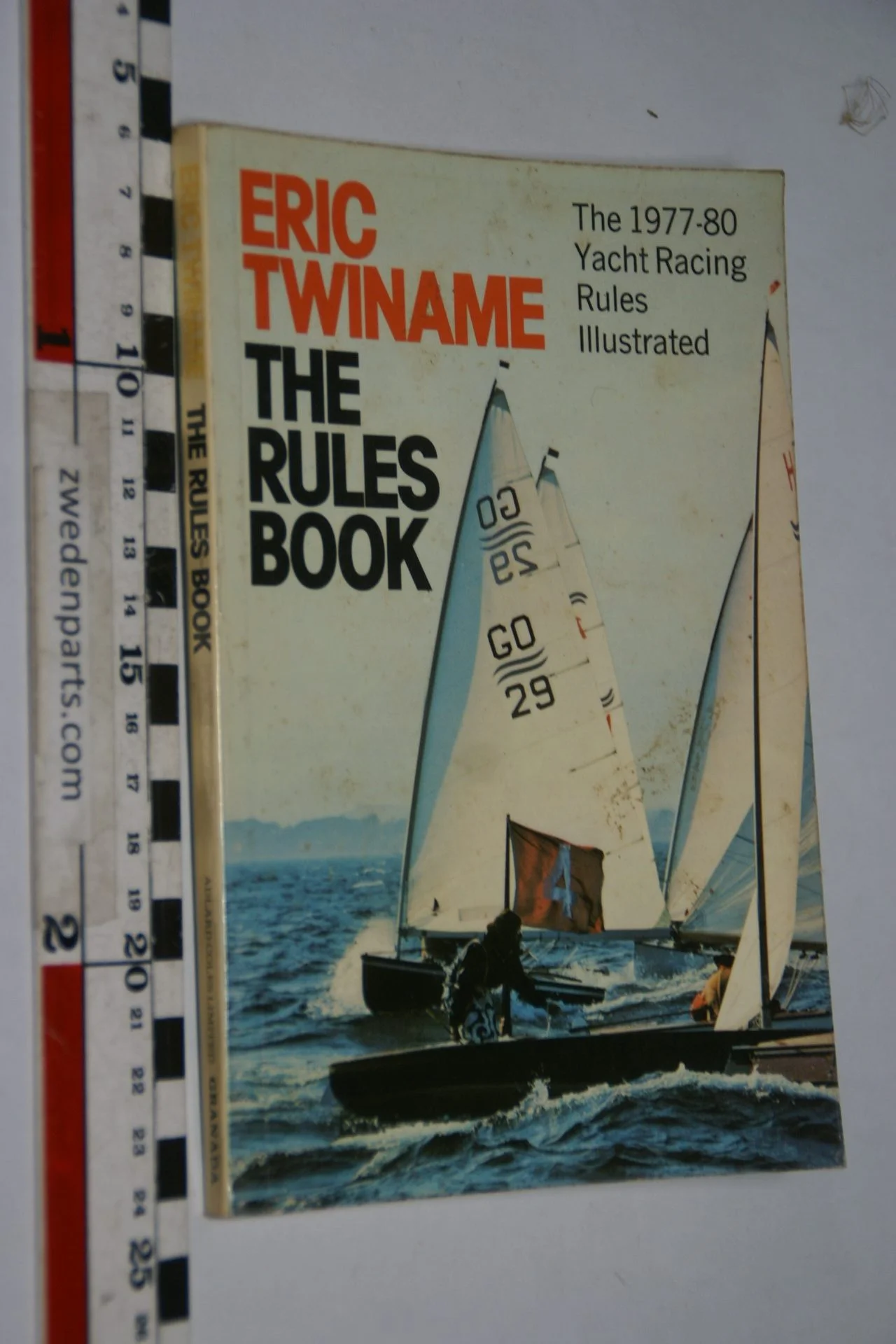 DSC06932 1977 boek The Rules Book by Eric Twiname ISBN 0229115799