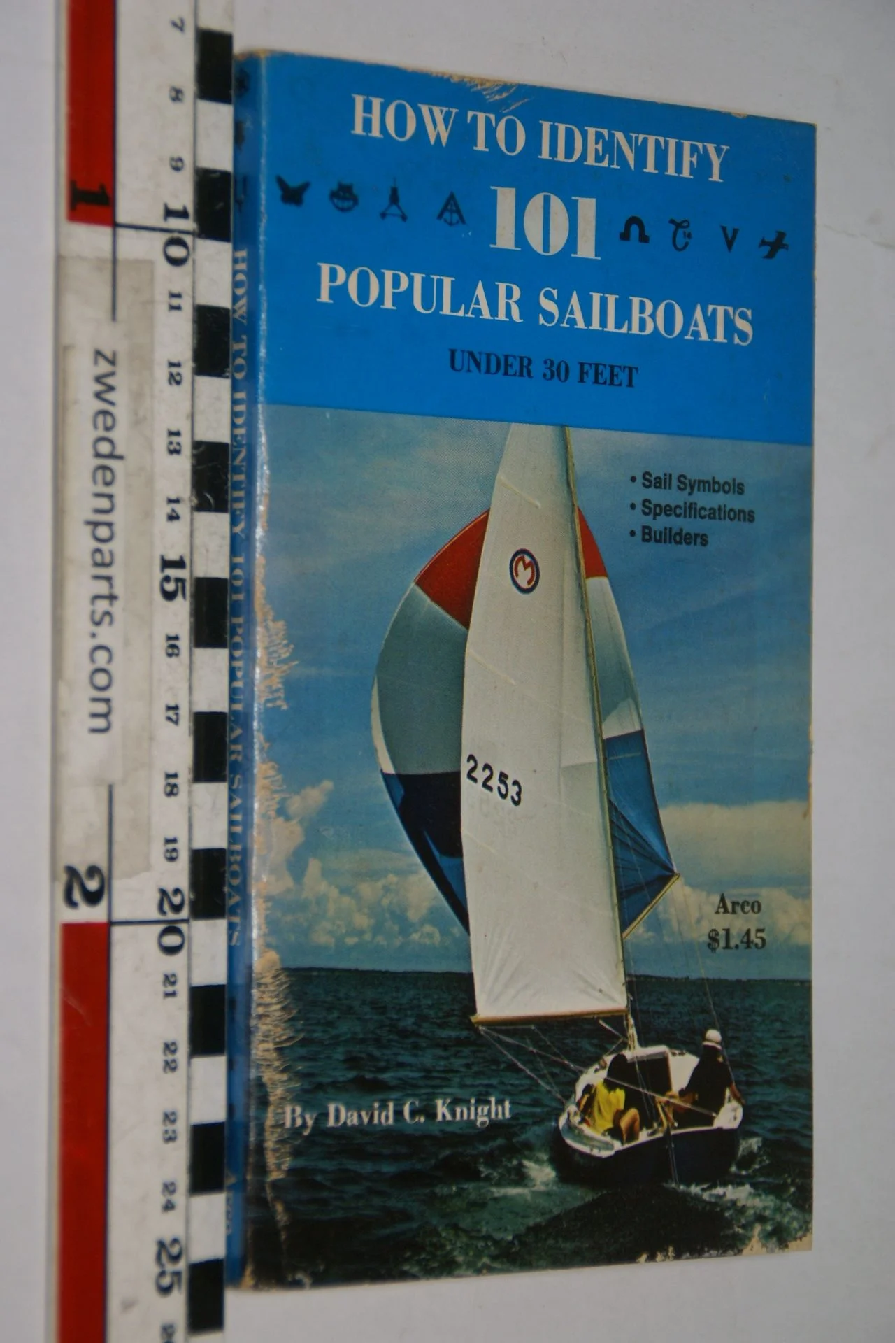 DSC06934 1973 boek 101 popular sailboats by David Knight  ISBN 066827282