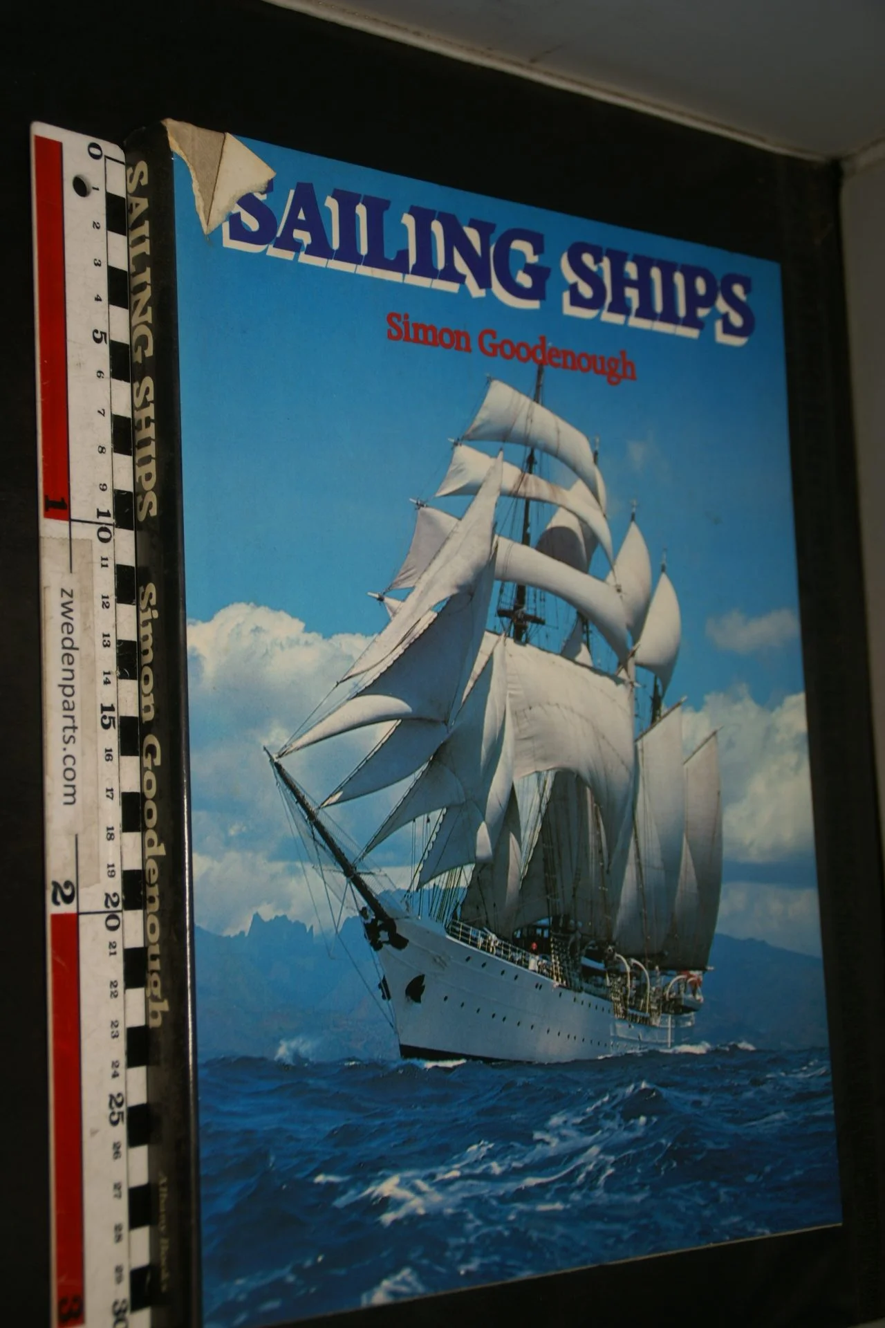 DSC06942 1981 boek Sailing Ships by Simon Goodenough ISBN 902935224
