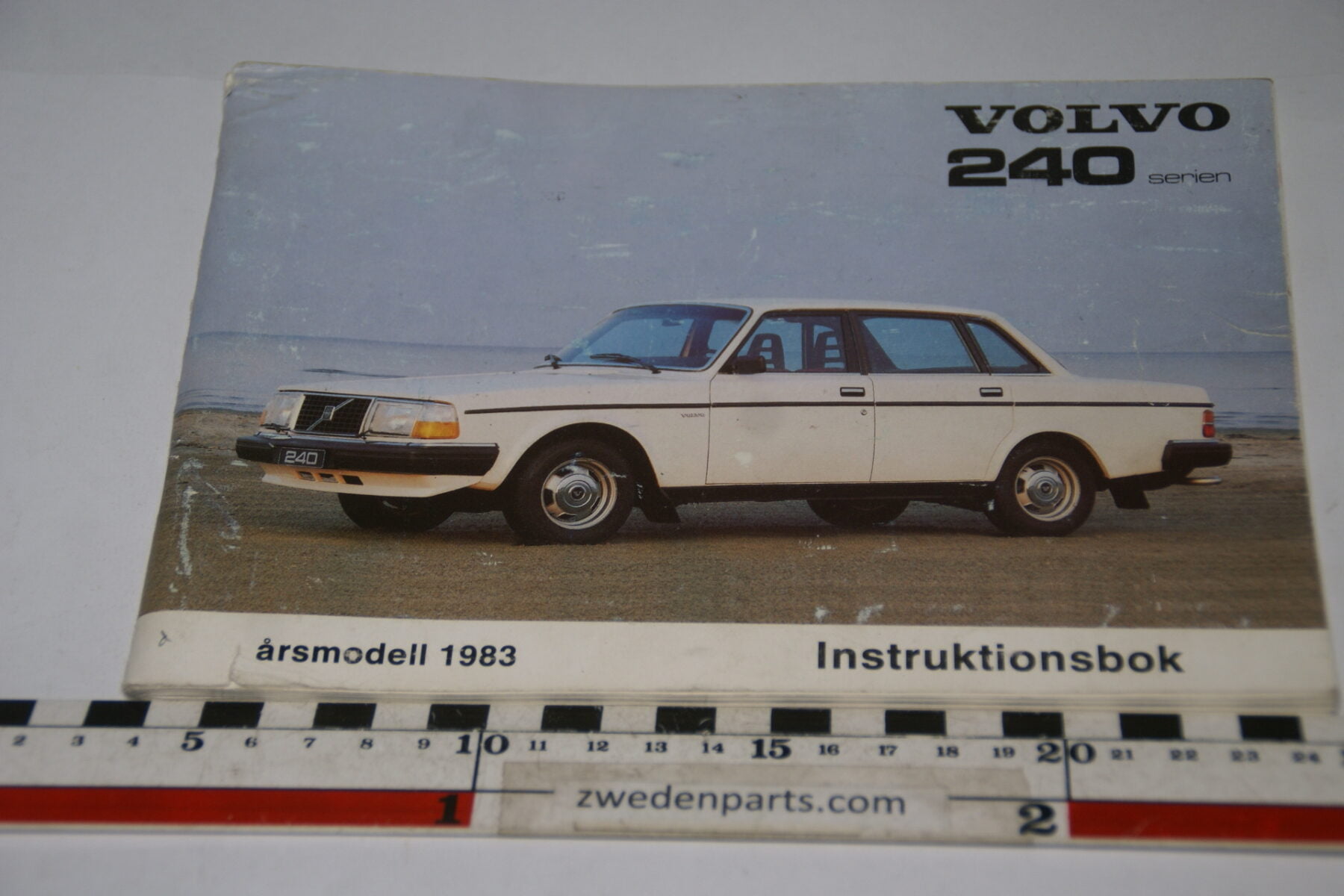 DSC07050 1982 origineel Volvo 240  instruktionsbok TP 2326-2 Svenskt