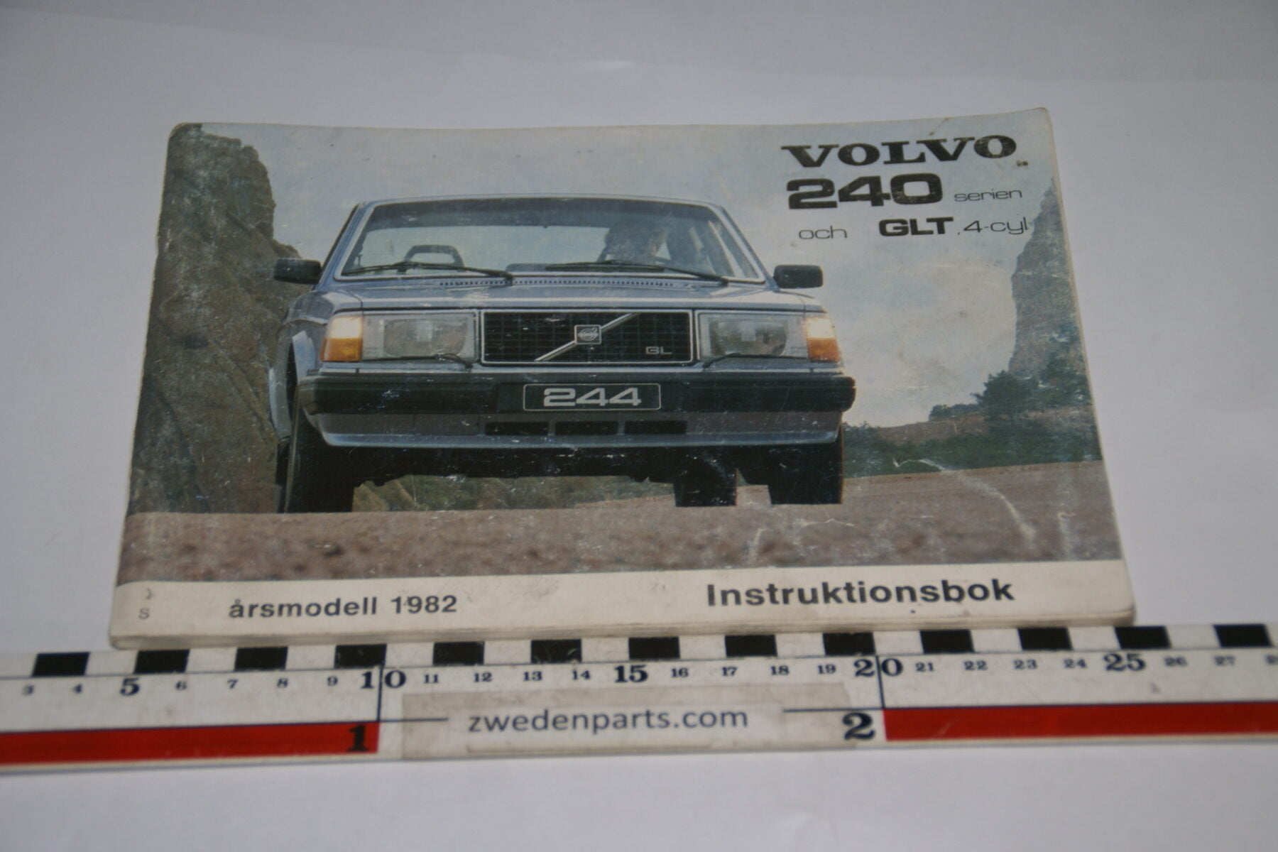 DSC07056 1981 origineel Volvo 240  instruktionsbok TP 2255-2 Svenskt